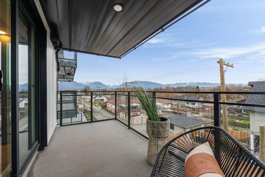 311-2419 Grant Street, Vancouver, BC