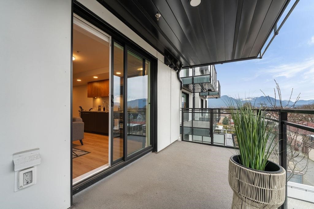 311-2419 Grant Street, Vancouver, BC