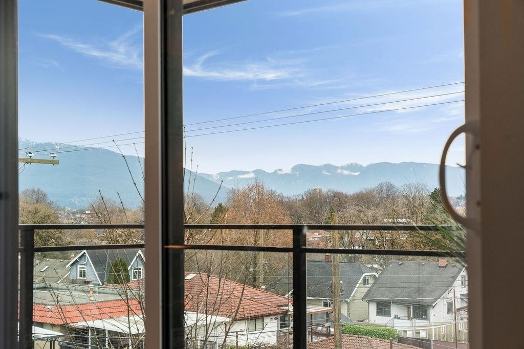 311-2419 Grant Street, Vancouver, BC