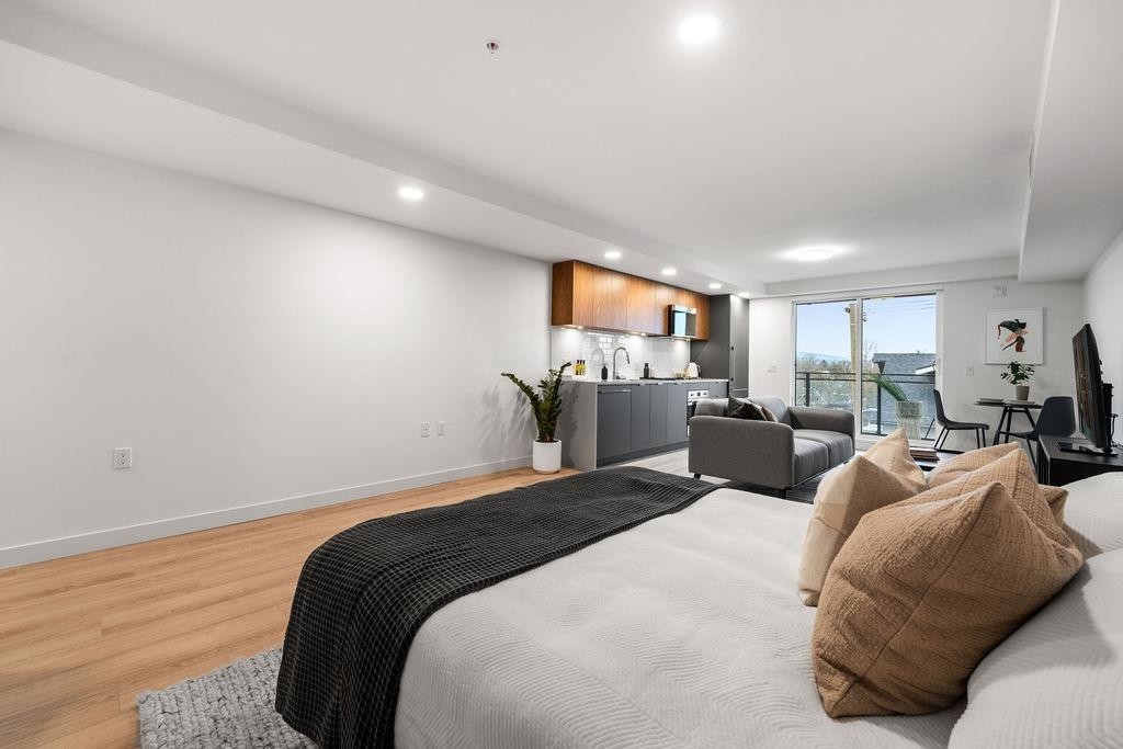 311-2419 Grant Street, Vancouver, BC