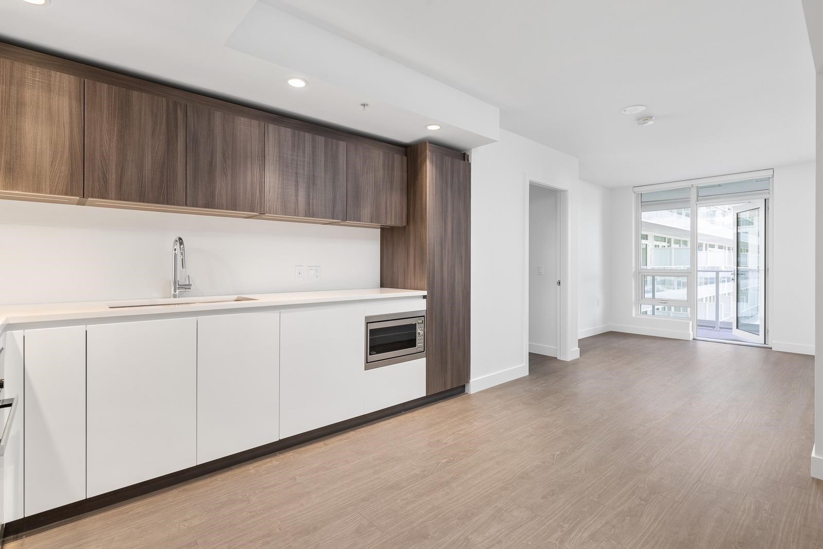 854-6328 No.3 Road, Richmond, BC