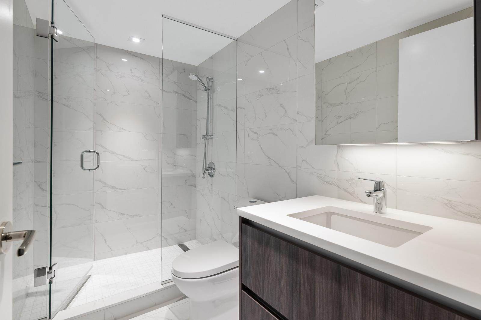 854-6328 No.3 Road, Richmond, BC