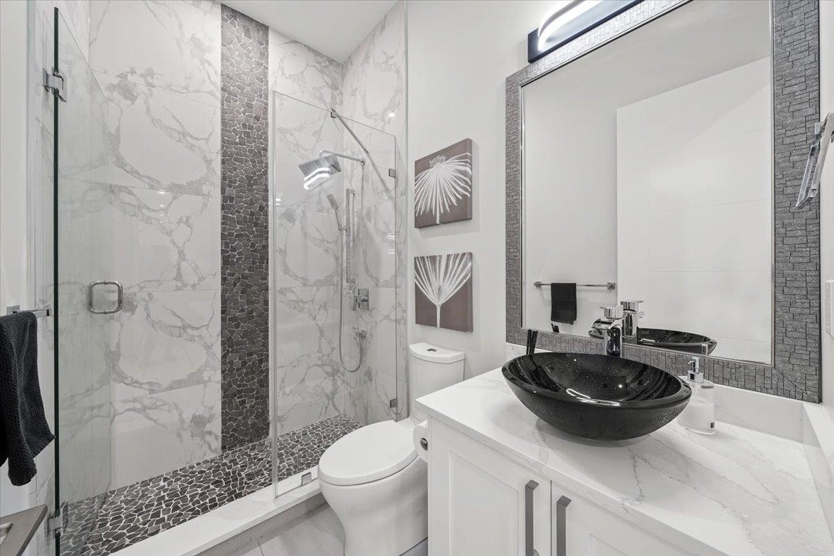 1041 Stewart Avenue, Coquitlam, BC