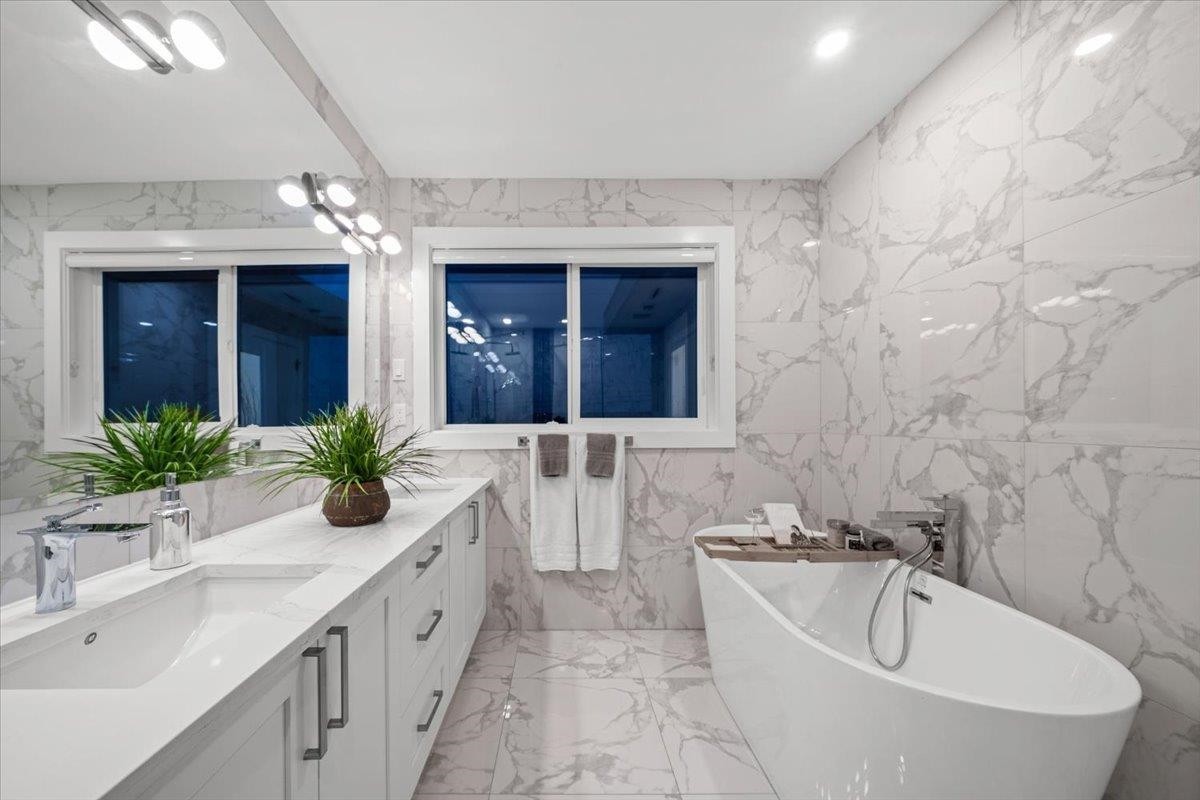 1041 Stewart Avenue, Coquitlam, BC