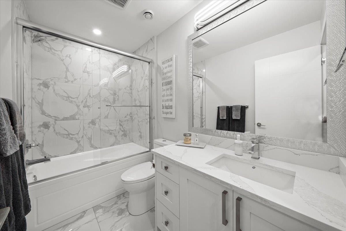 1041 Stewart Avenue, Coquitlam, BC