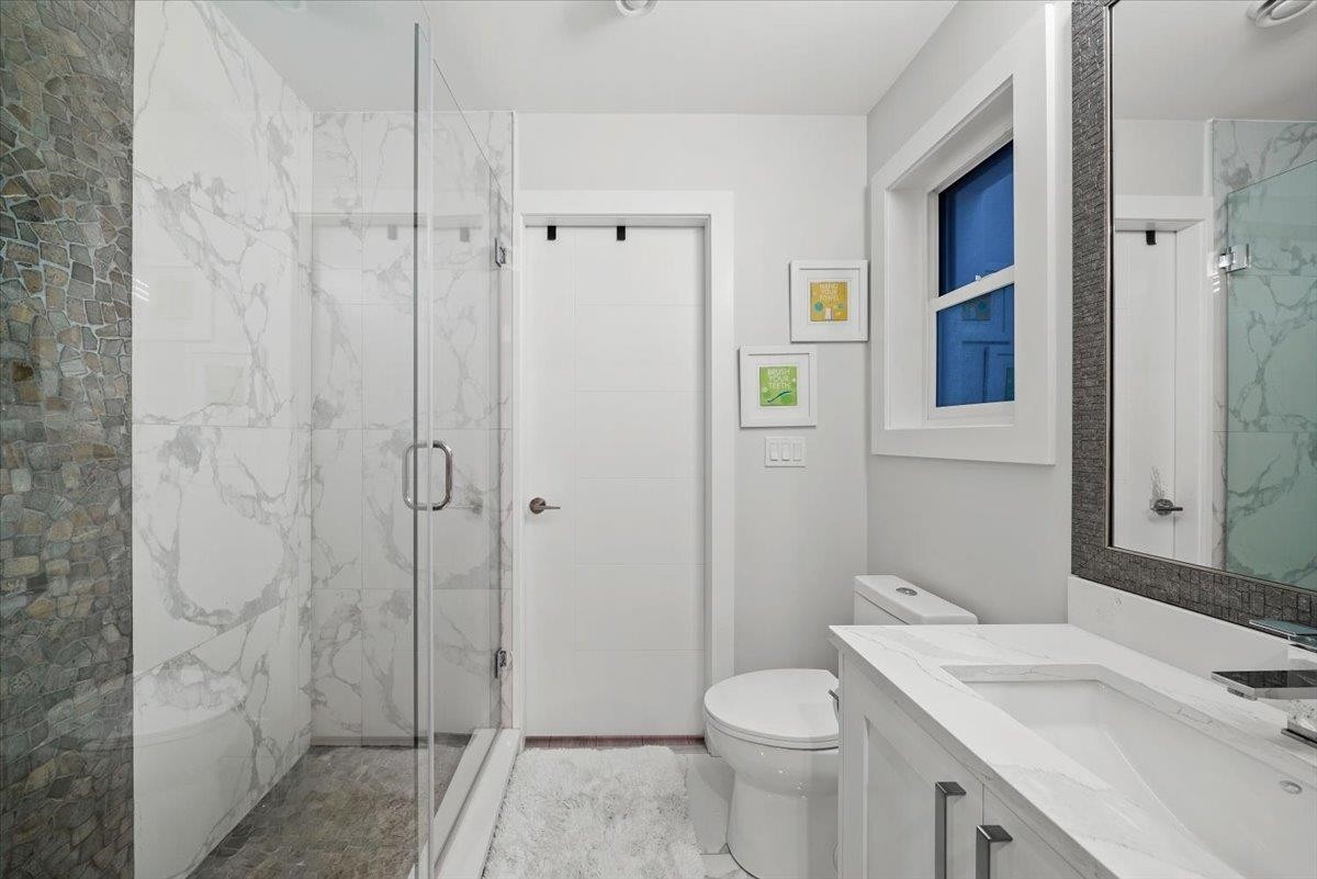 1041 Stewart Avenue, Coquitlam, BC