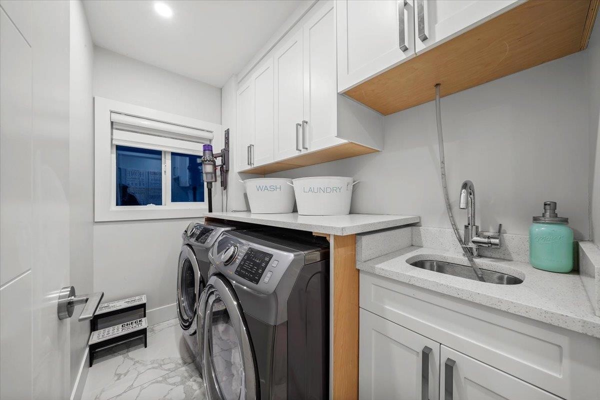 1041 Stewart Avenue, Coquitlam, BC