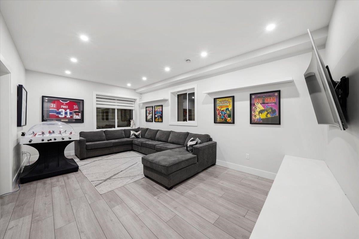 1041 Stewart Avenue, Coquitlam, BC