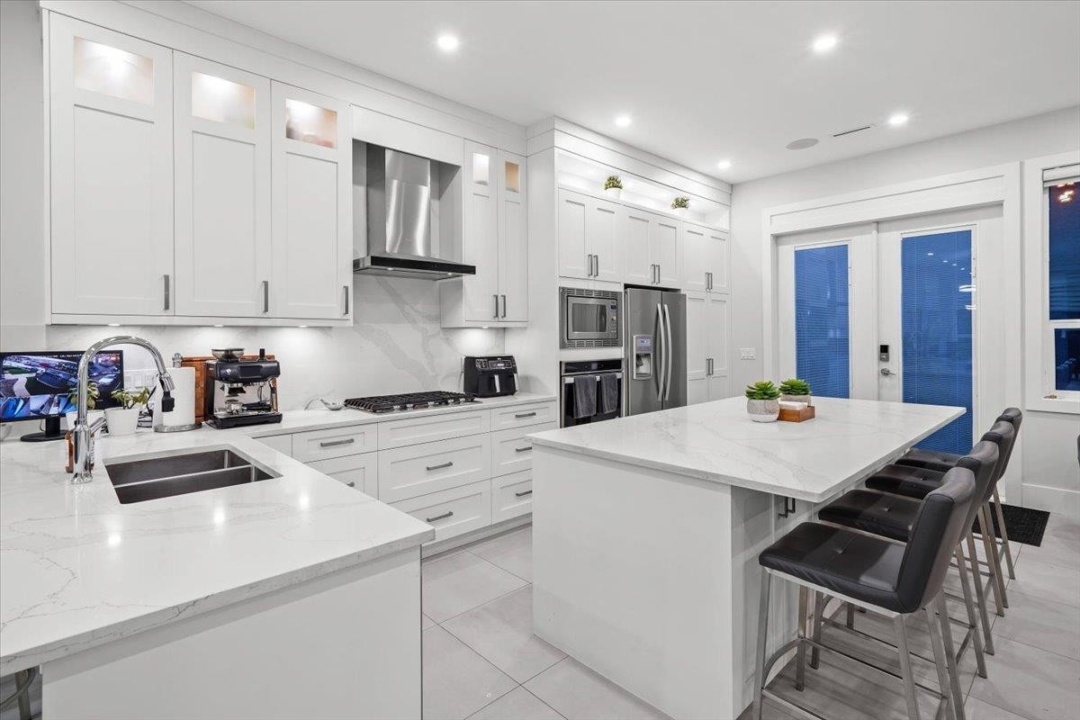 1041 Stewart Avenue, Coquitlam, BC