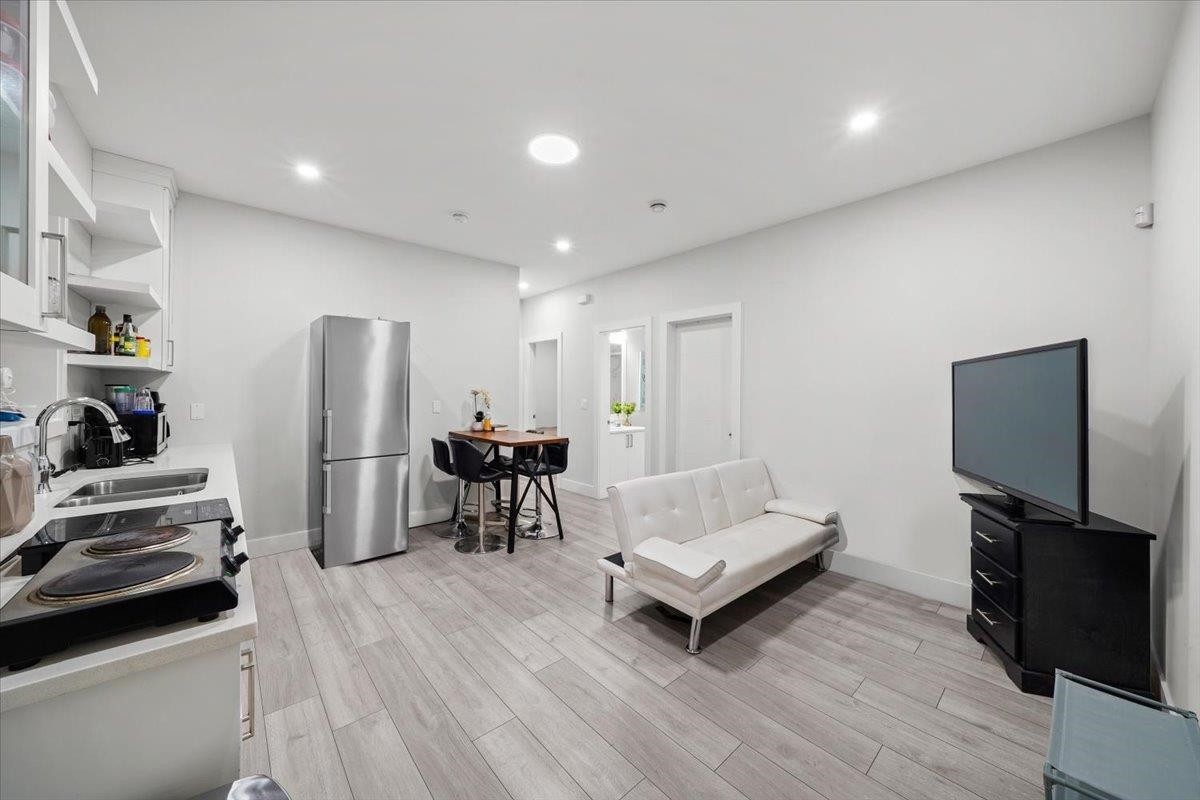 1041 Stewart Avenue, Coquitlam, BC