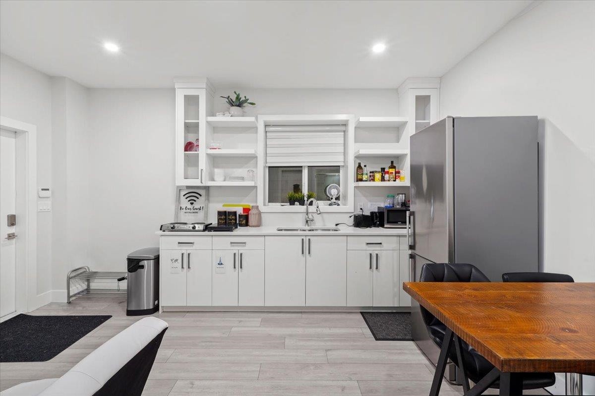 1041 Stewart Avenue, Coquitlam, BC
