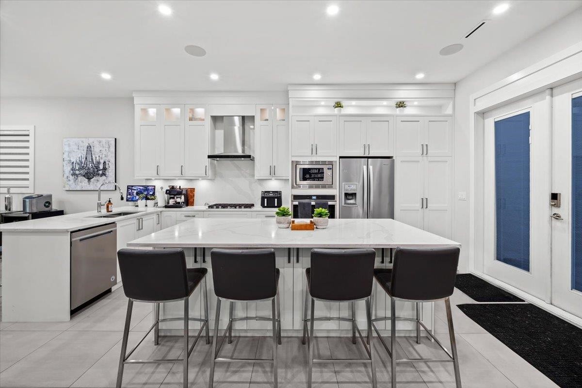 1041 Stewart Avenue, Coquitlam, BC