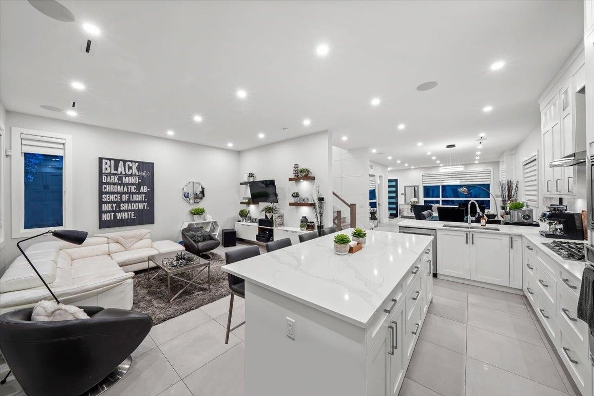 1041 Stewart Avenue, Coquitlam, BC