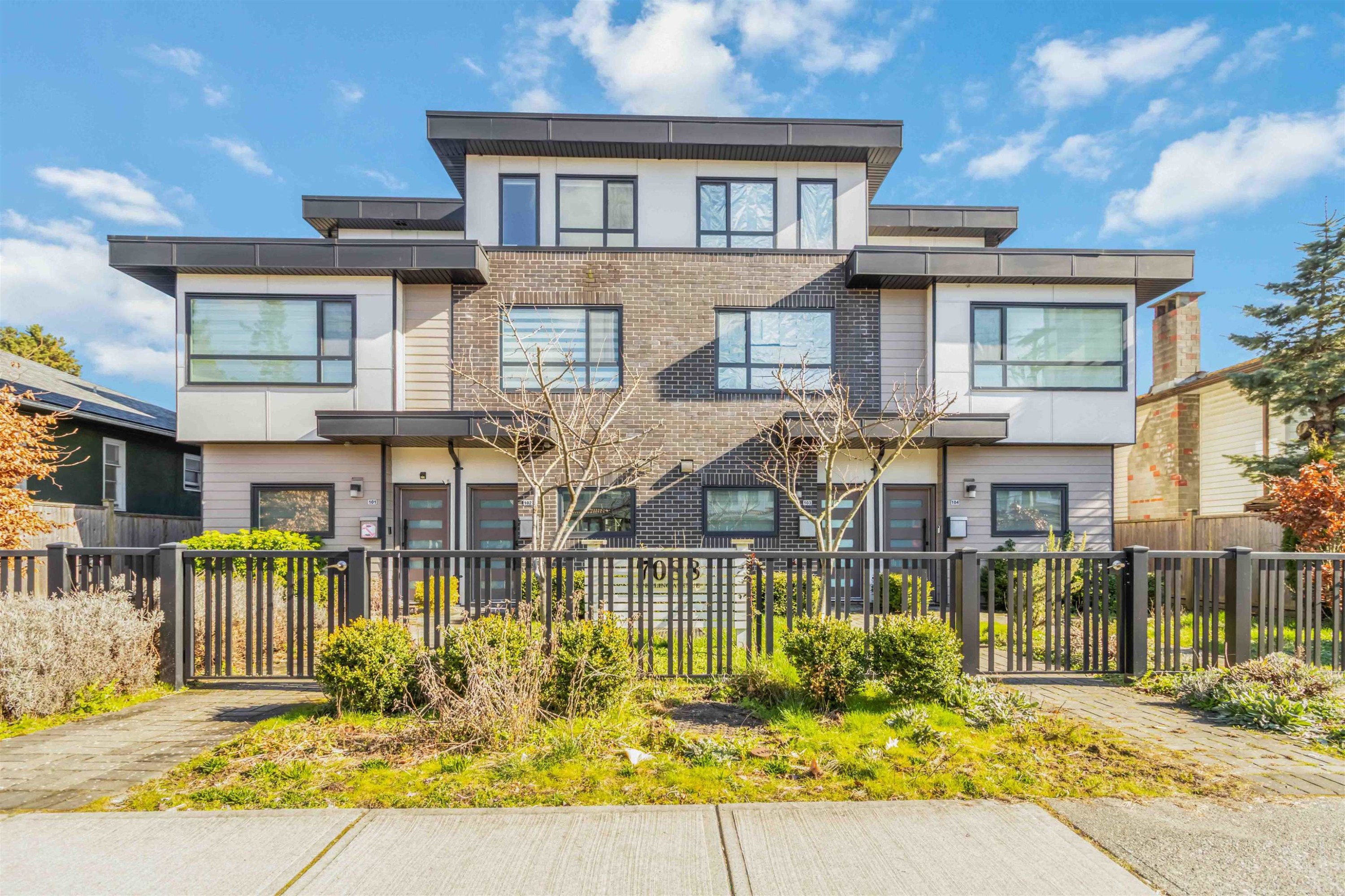 102-7088 Sperling Avenue, Burnaby, BC