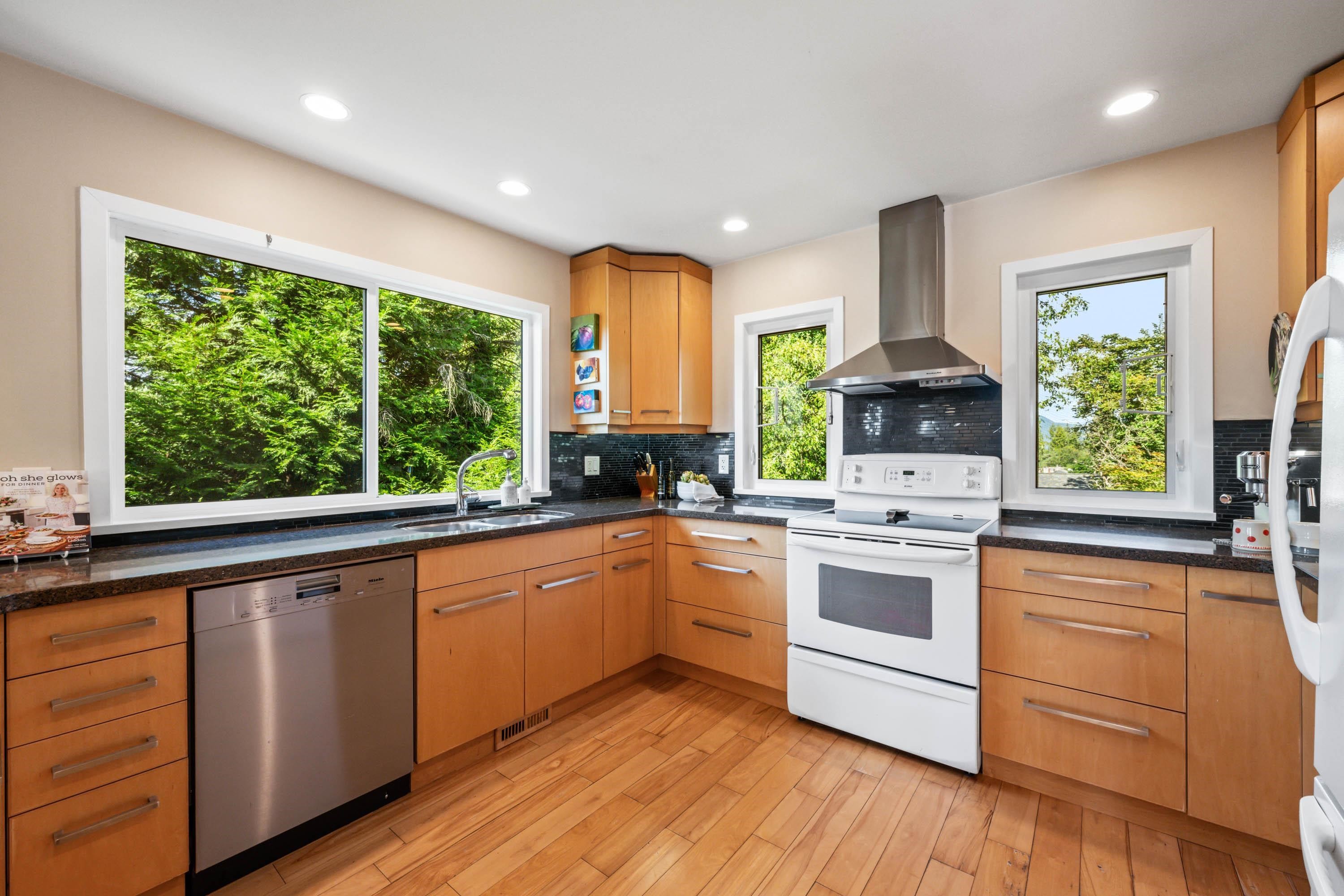 935 Stardale Avenue, Coquitlam, BC