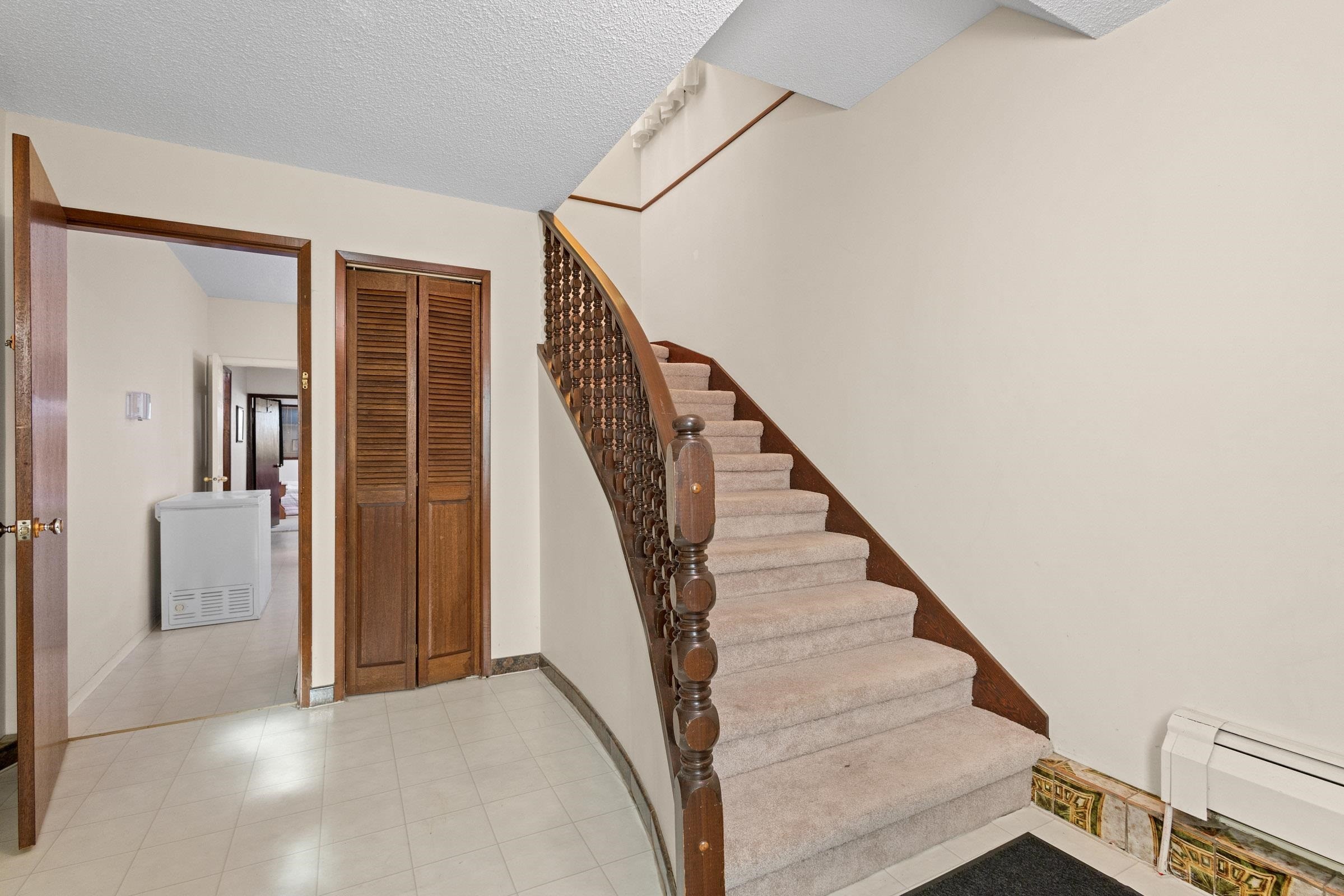 2225 35Th Avenue E, Vancouver, BC