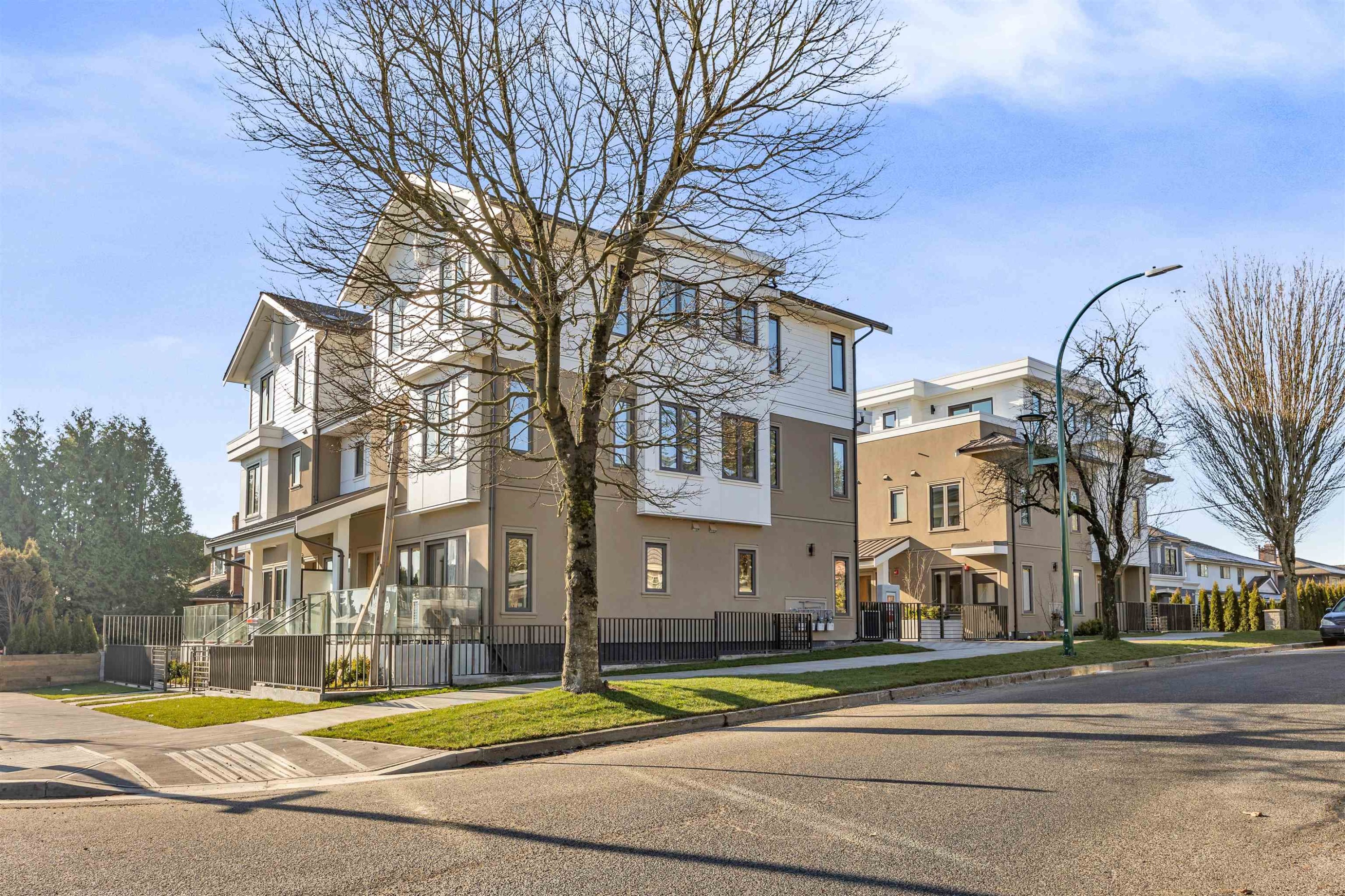 1012 52Nd Avenue W, Vancouver, BC