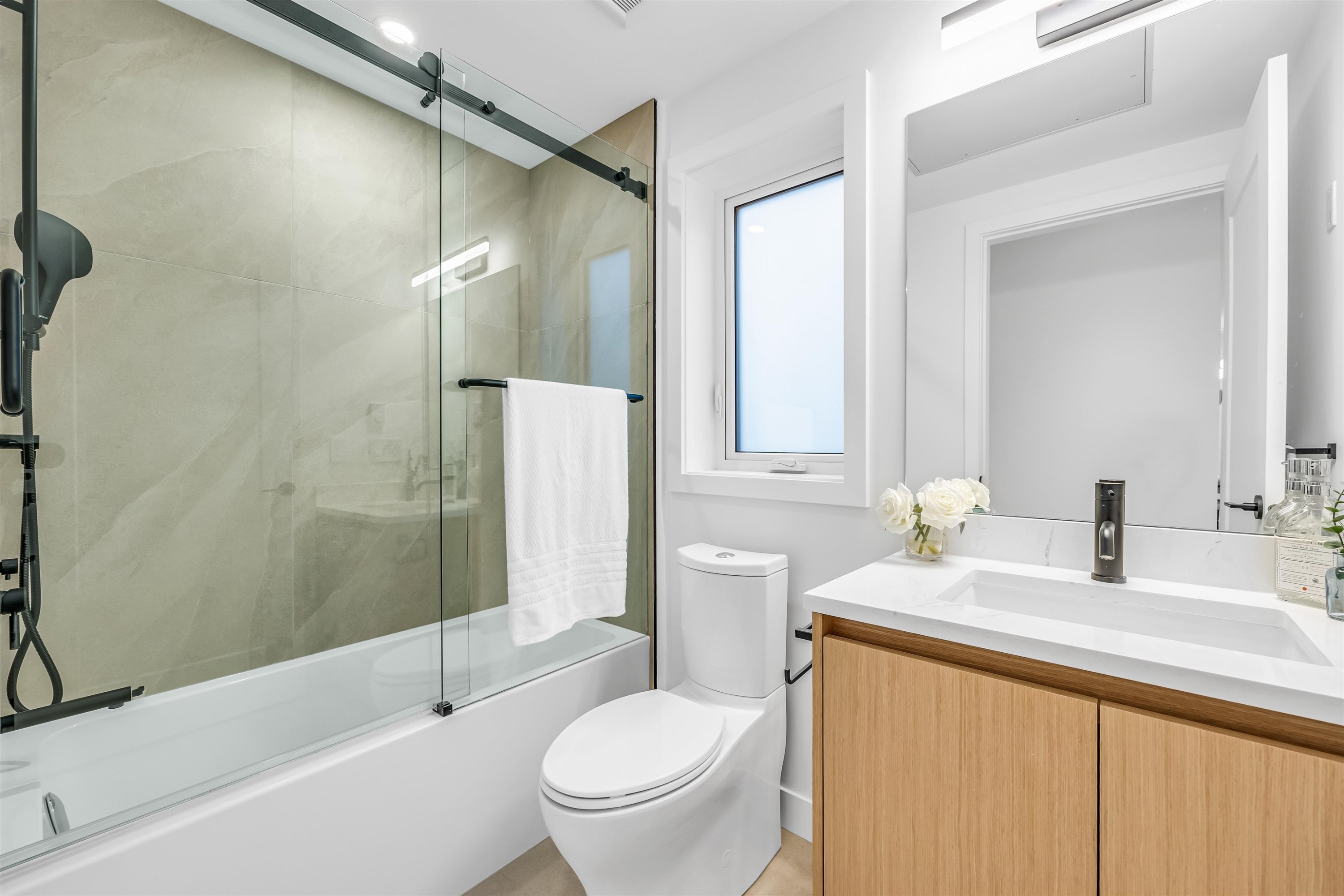 1012 52Nd Avenue W, Vancouver, BC