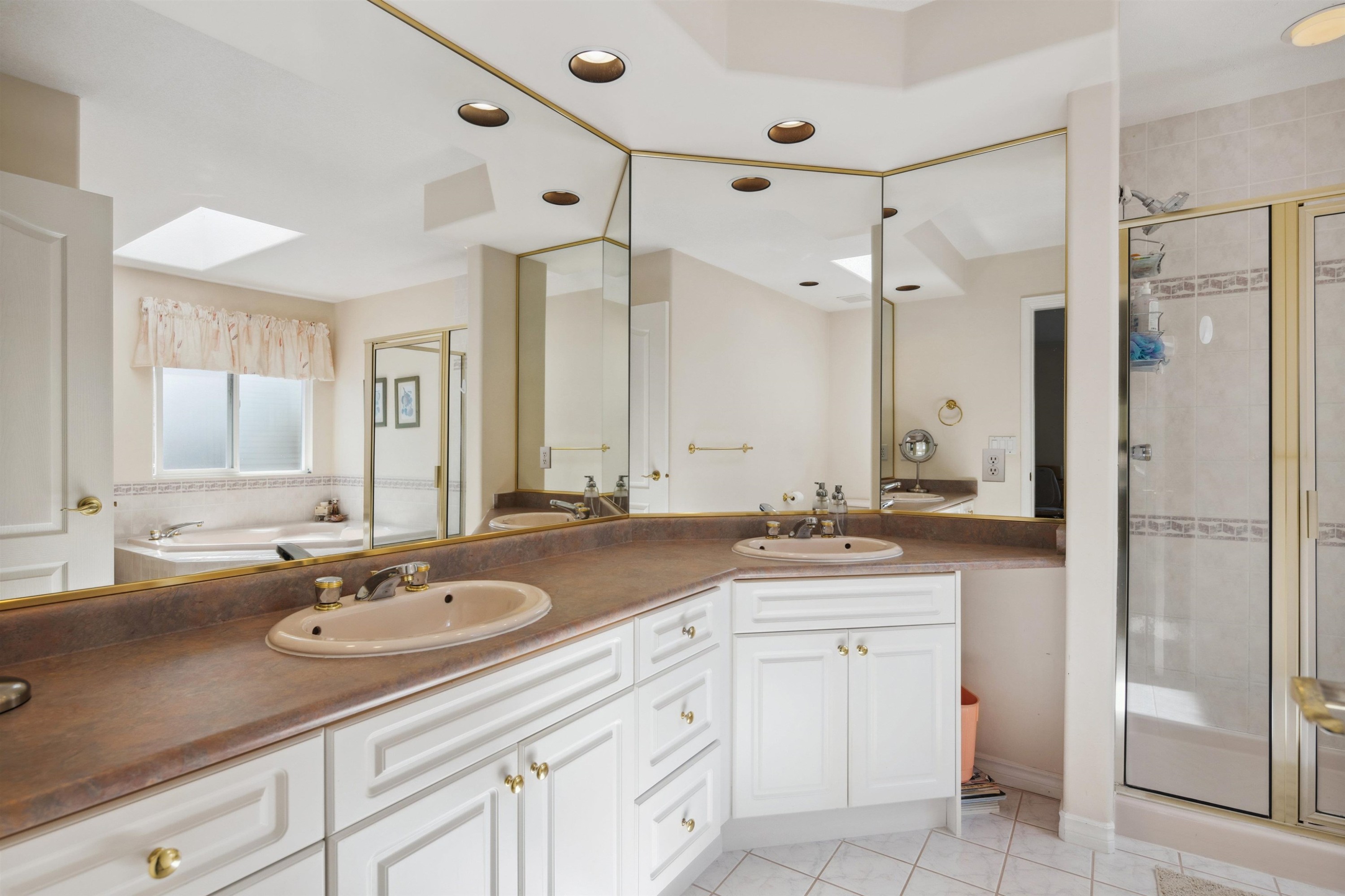 2525 Sapphire Place, Coquitlam, BC