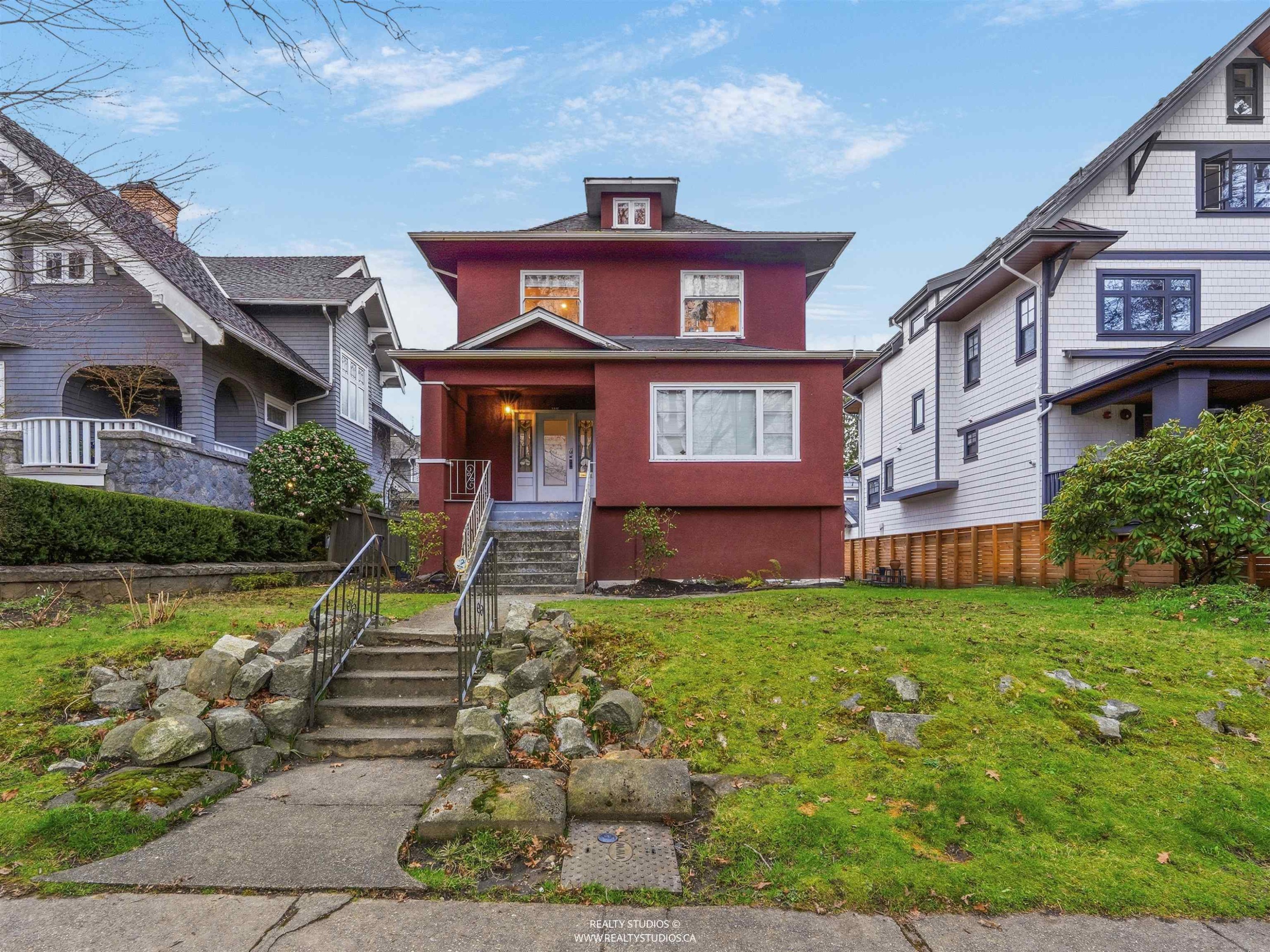 354 15Th Avenue W, Vancouver, BC