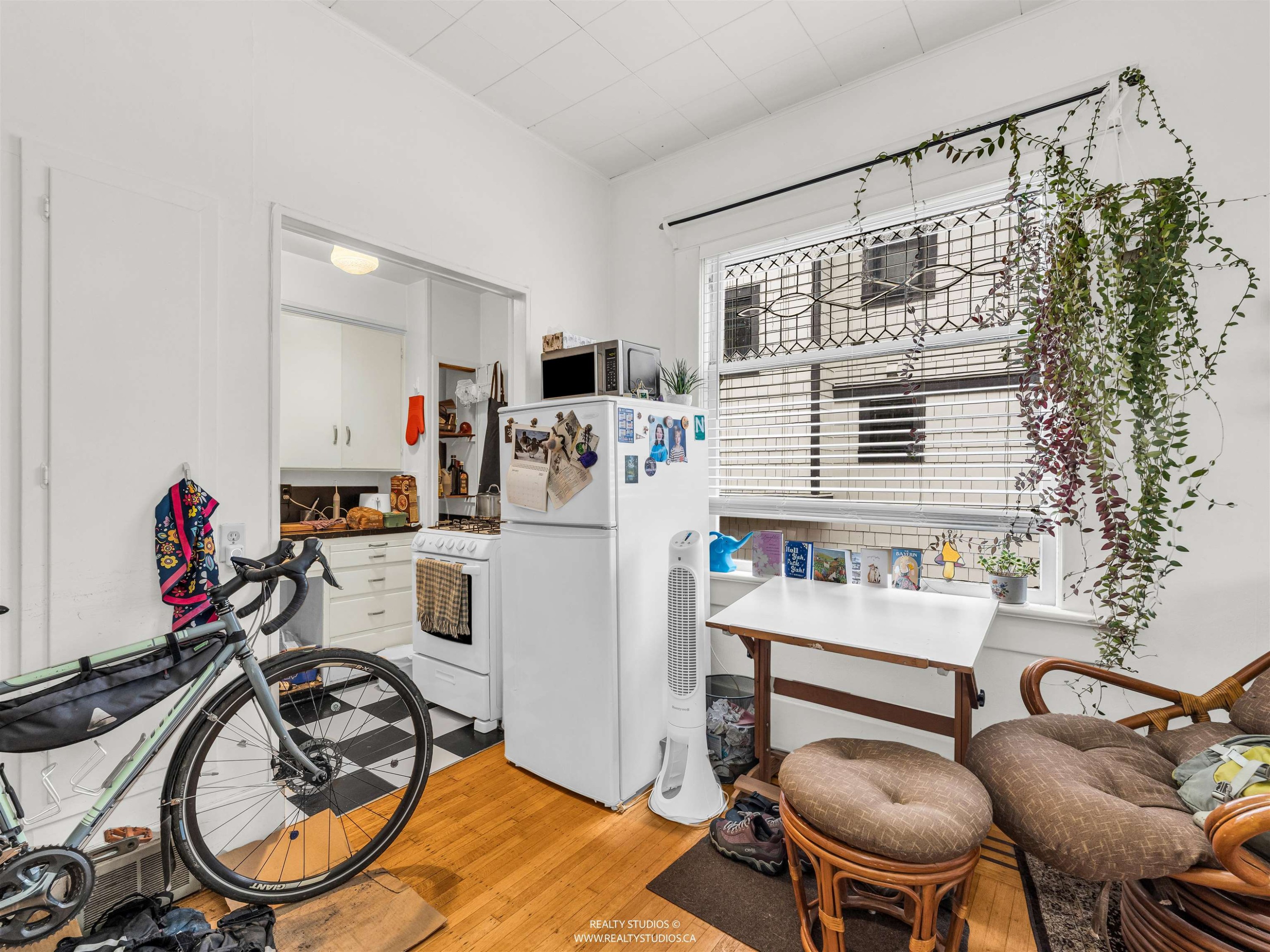 354 15Th Avenue W, Vancouver, BC