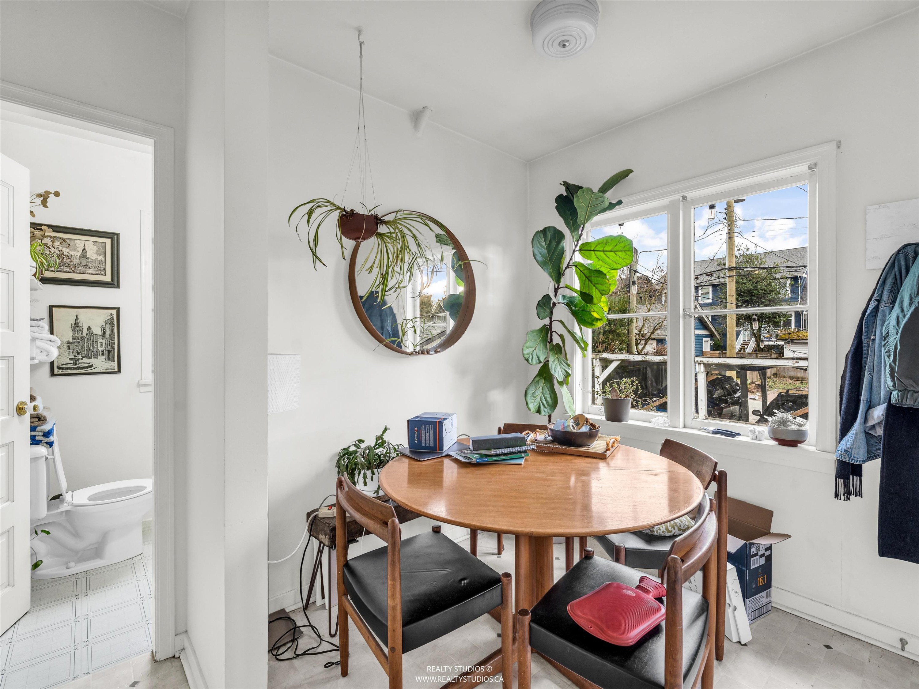 354 15Th Avenue W, Vancouver, BC