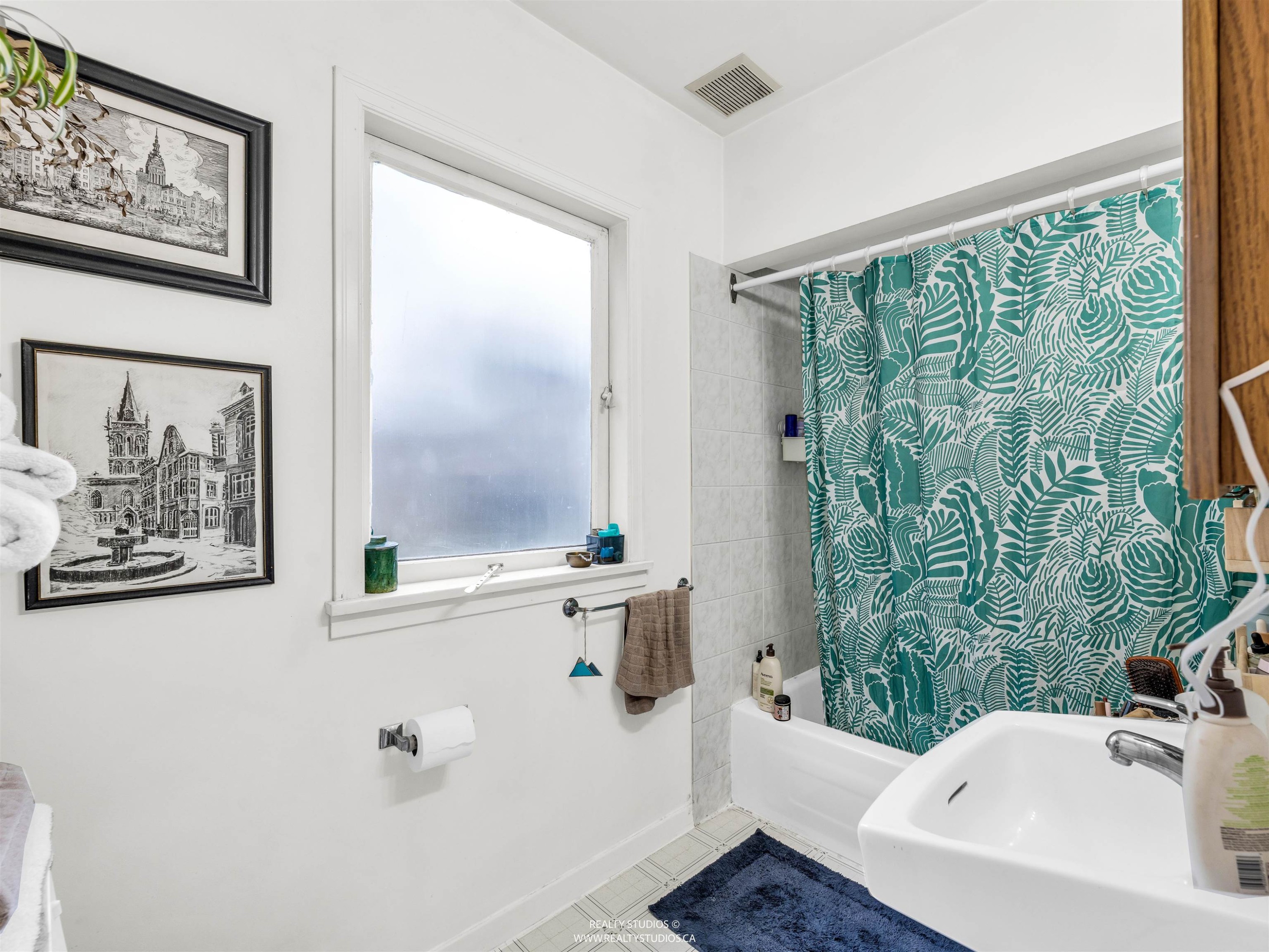 354 15Th Avenue W, Vancouver, BC