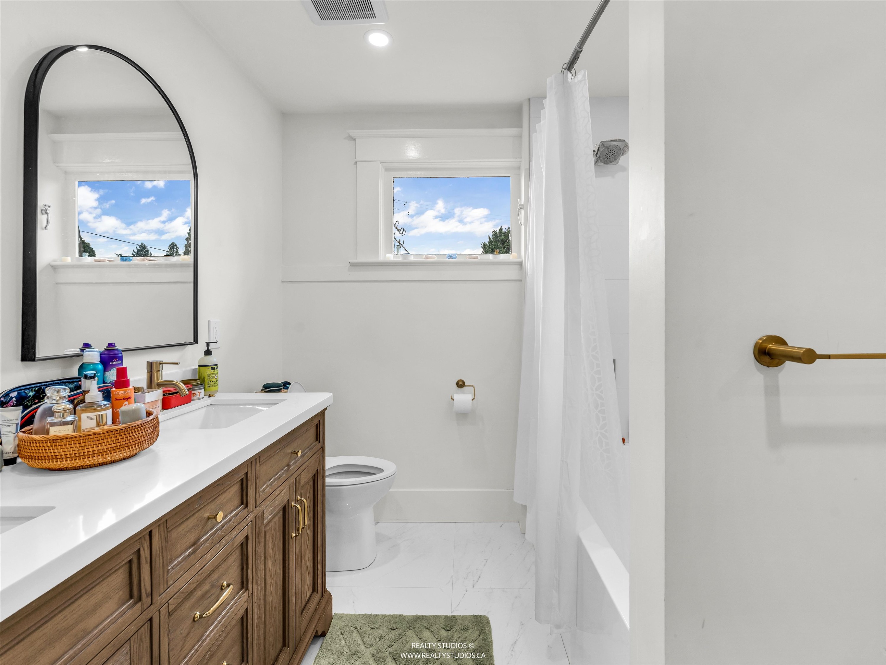 354 15Th Avenue W, Vancouver, BC