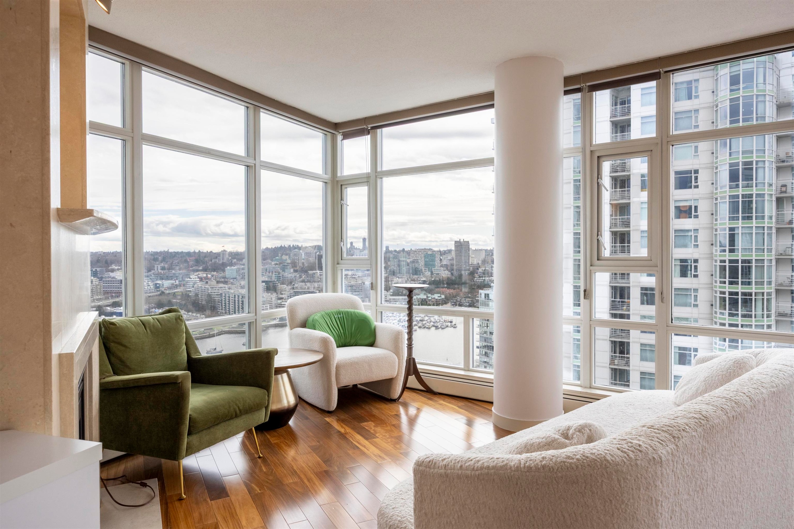 2907-198 Aquarius Mews, Vancouver, BC