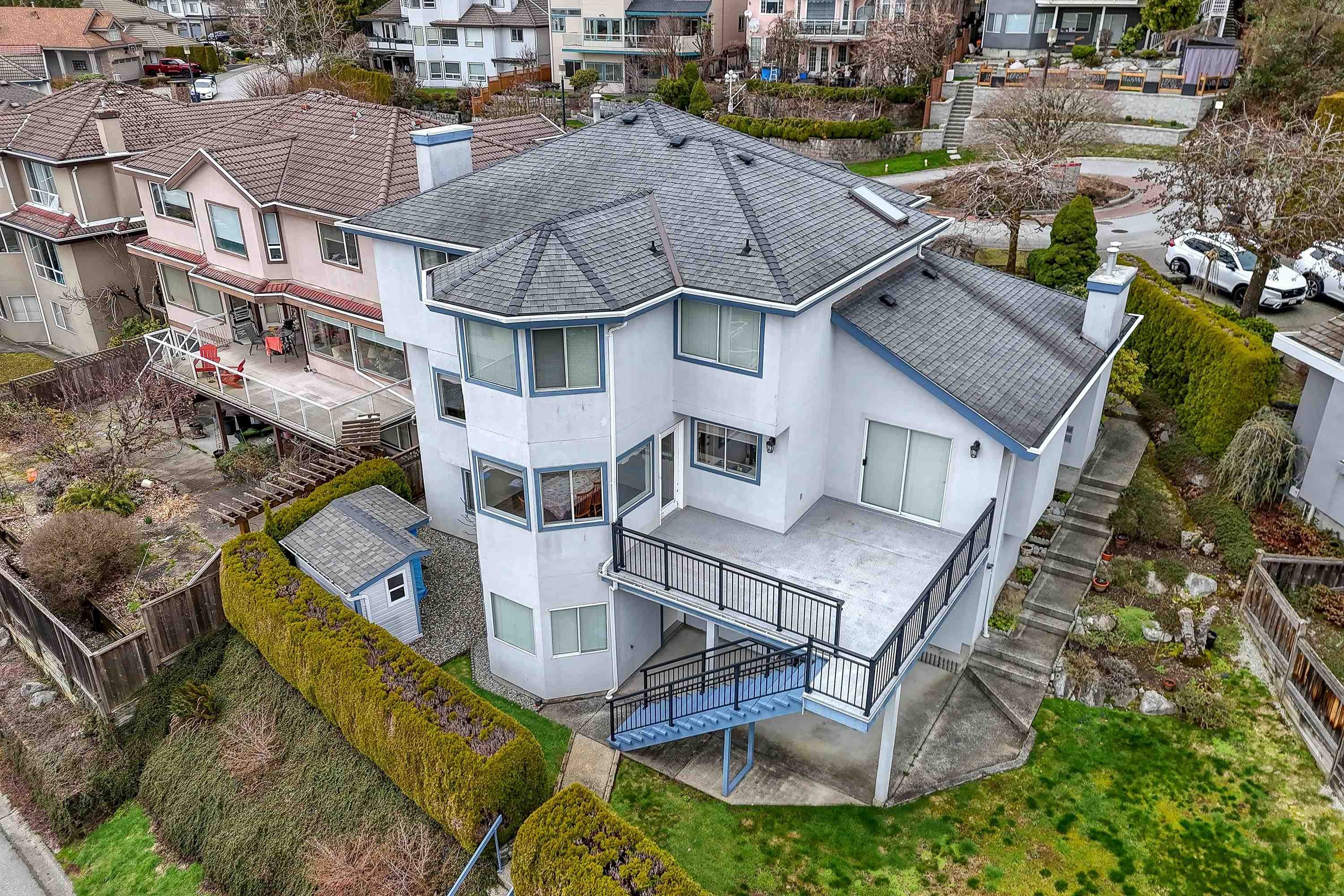 8 Greystone Place, Port Moody, BC