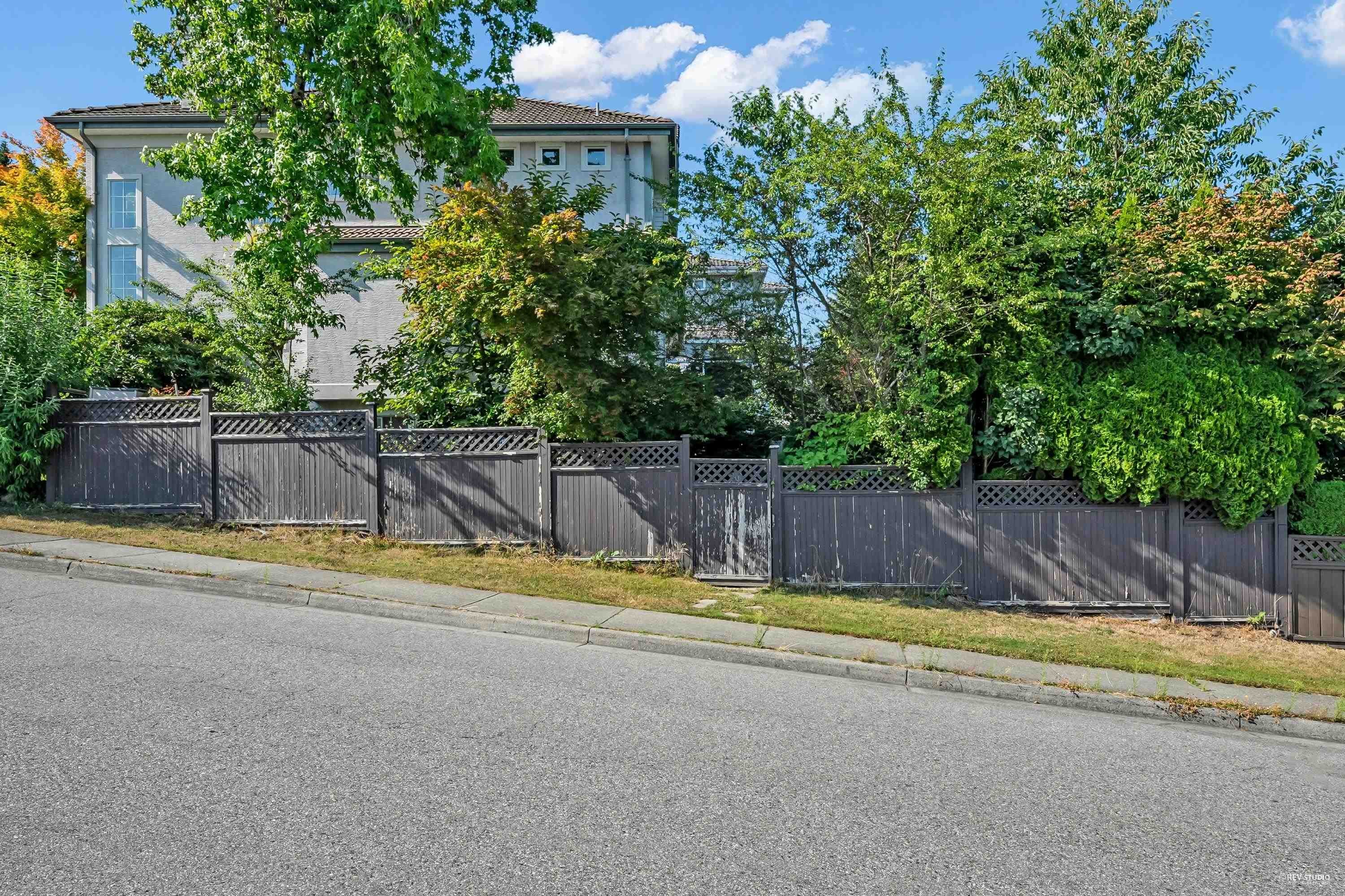 1601 Pinetree Way, Coquitlam, BC