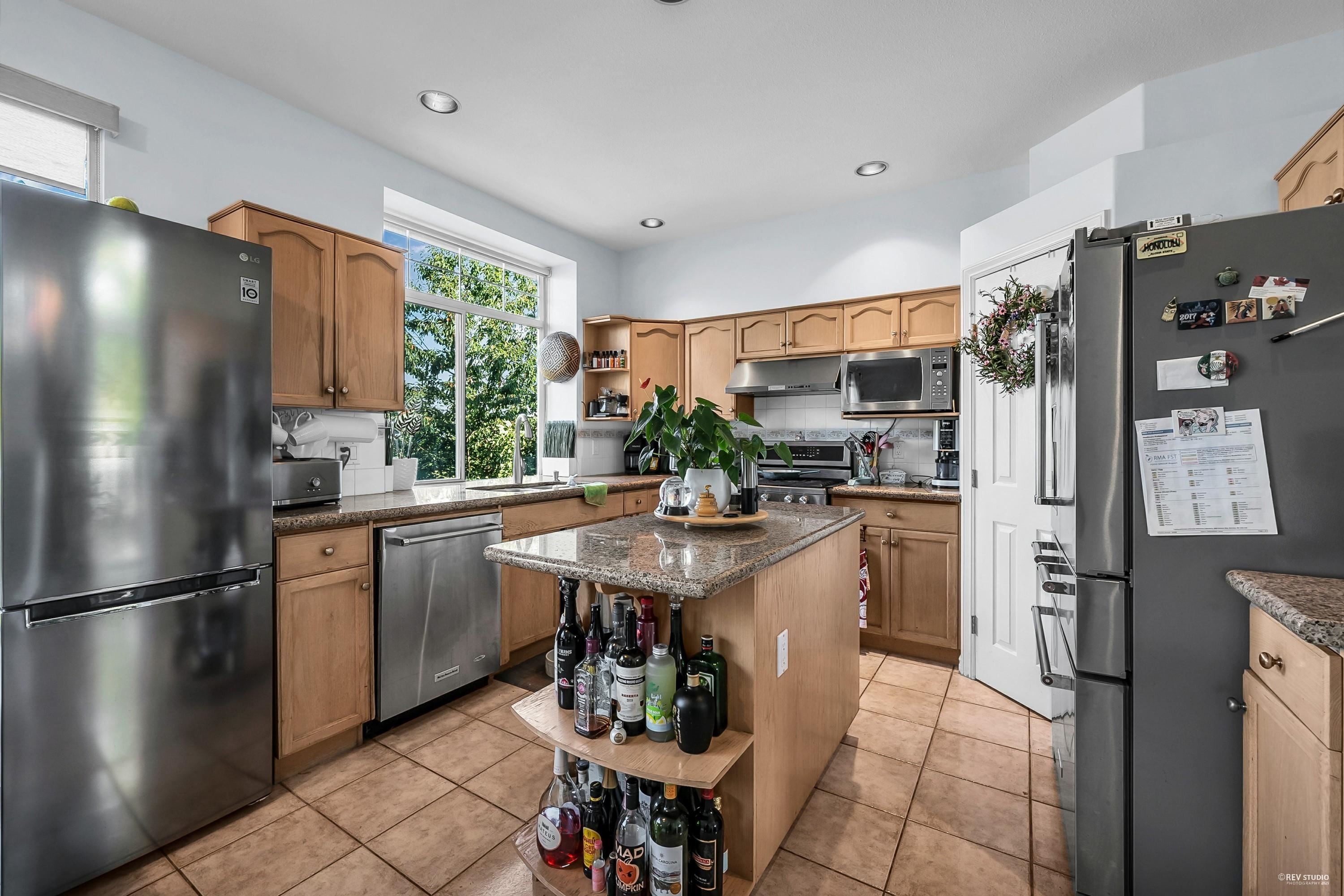 1601 Pinetree Way, Coquitlam, BC
