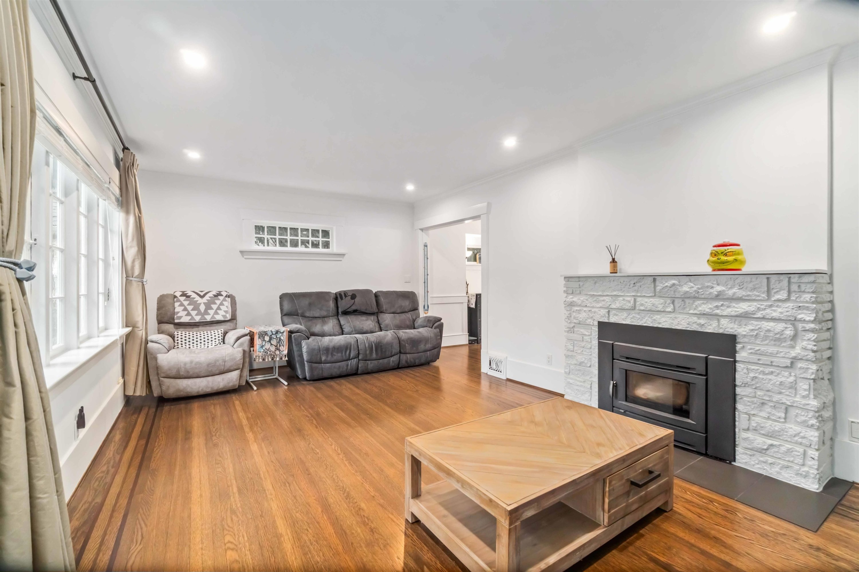 3322 38Th Avenue W, Vancouver, BC