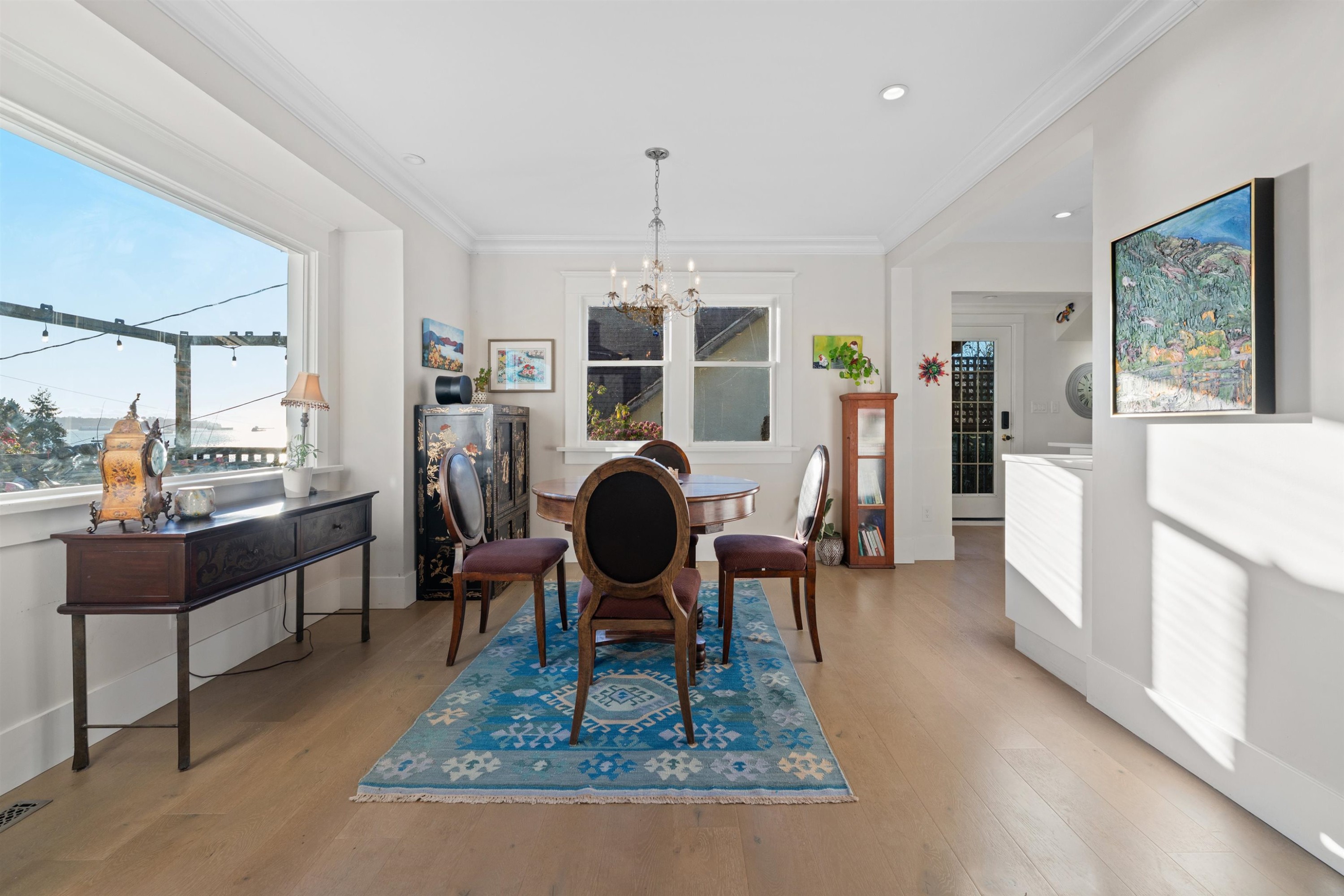 1073 Clyde Avenue, West Vancouver, BC