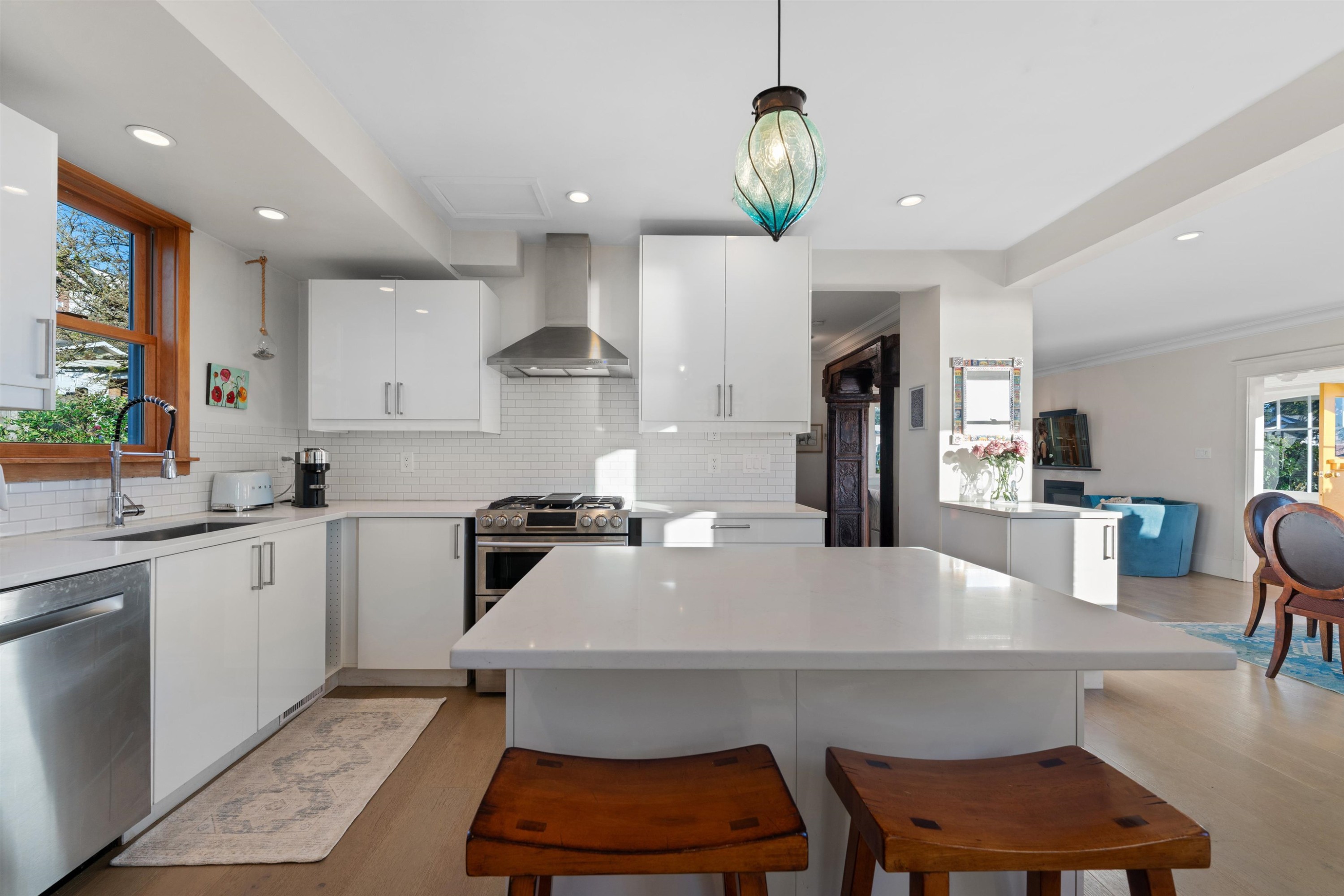 1073 Clyde Avenue, West Vancouver, BC