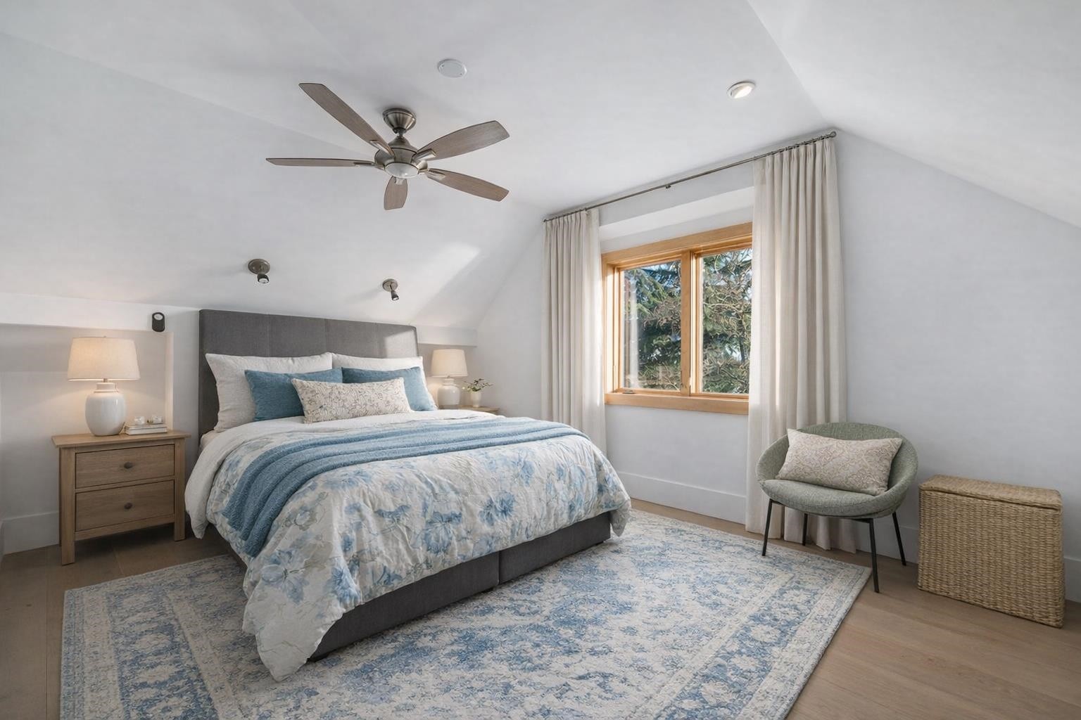 1073 Clyde Avenue, West Vancouver, BC