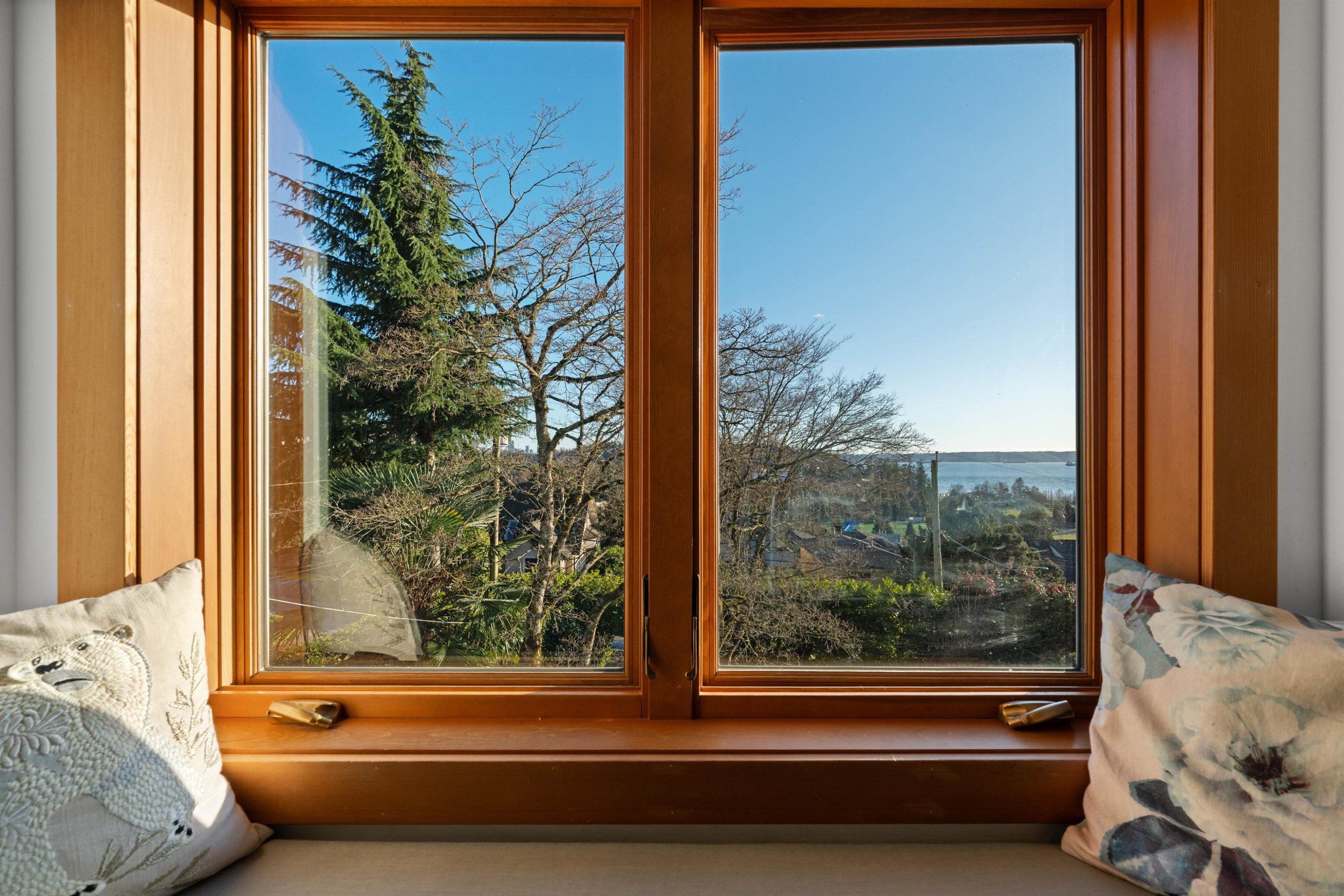 1073 Clyde Avenue, West Vancouver, BC
