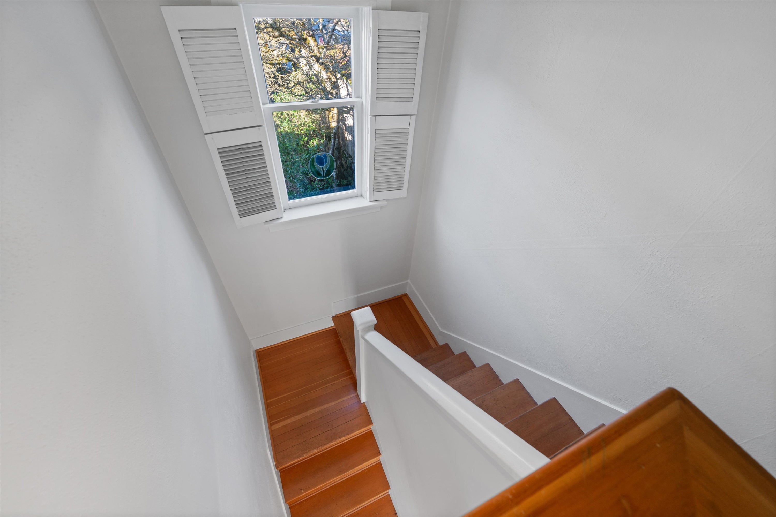 1073 Clyde Avenue, West Vancouver, BC