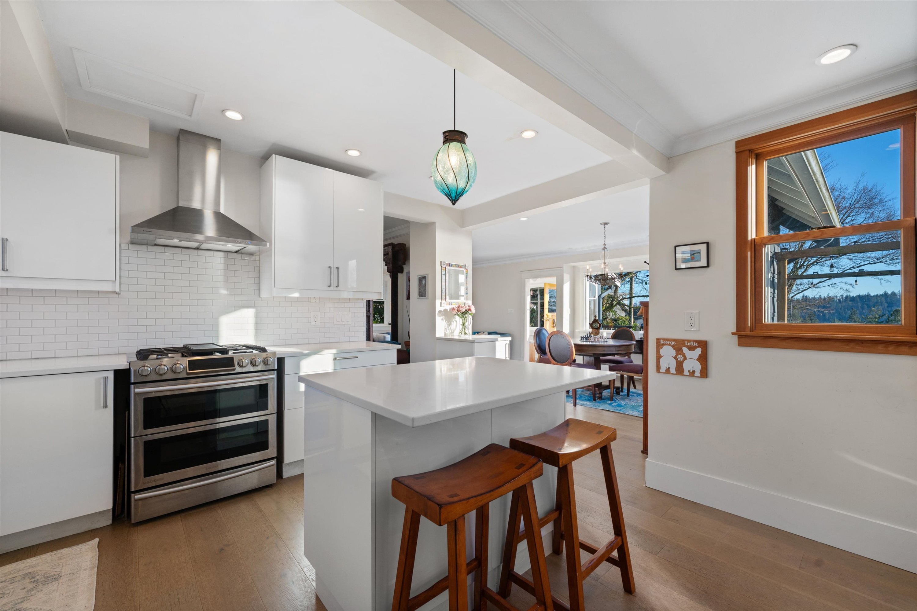 1073 Clyde Avenue, West Vancouver, BC