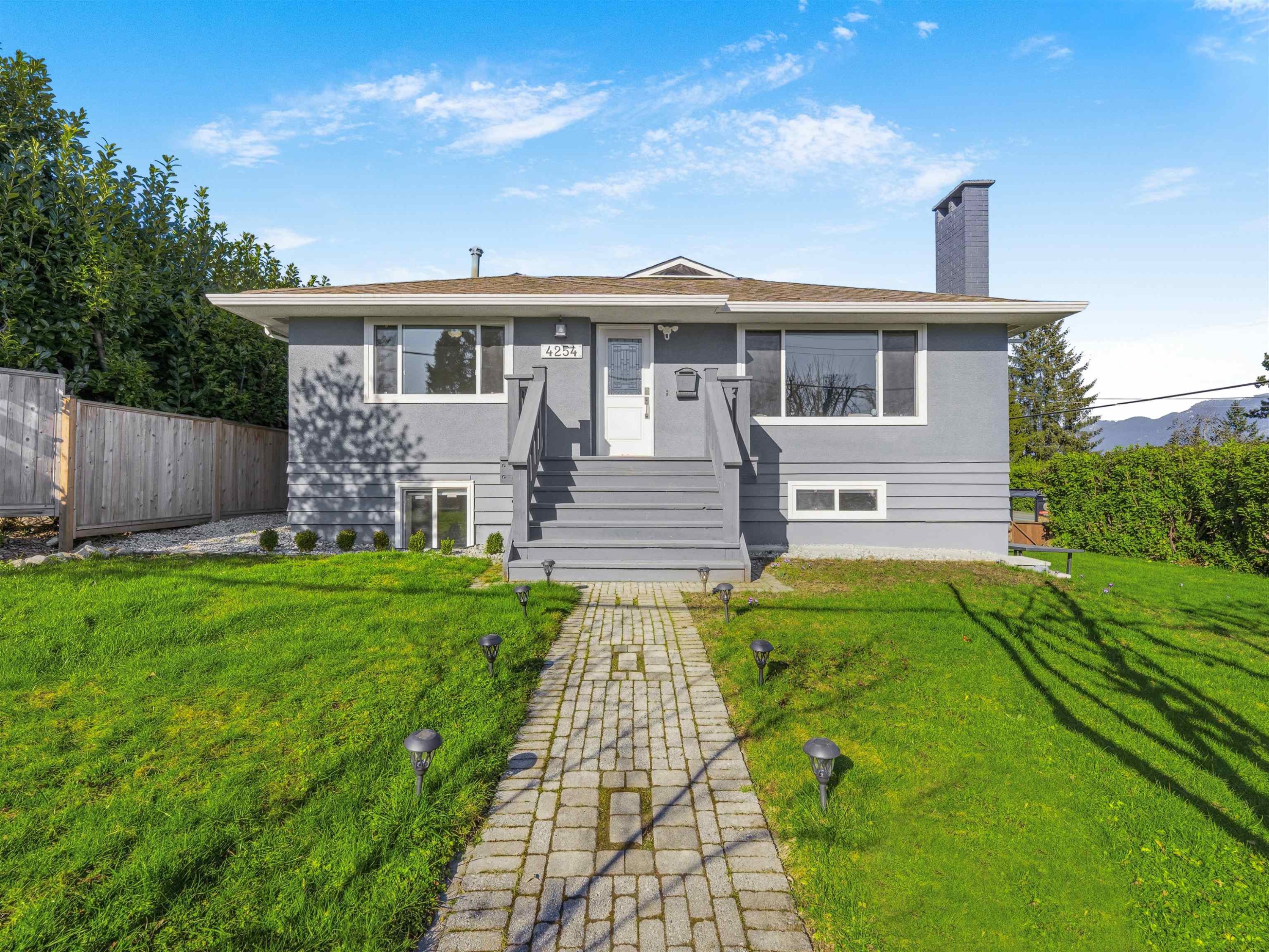 4254 Caddy Road, North Vancouver, BC