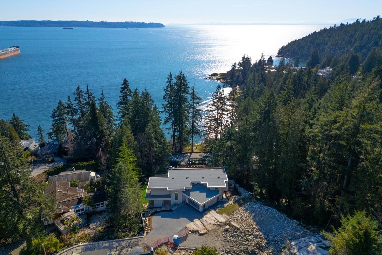 4437 Piccadilly North, West Vancouver, BC