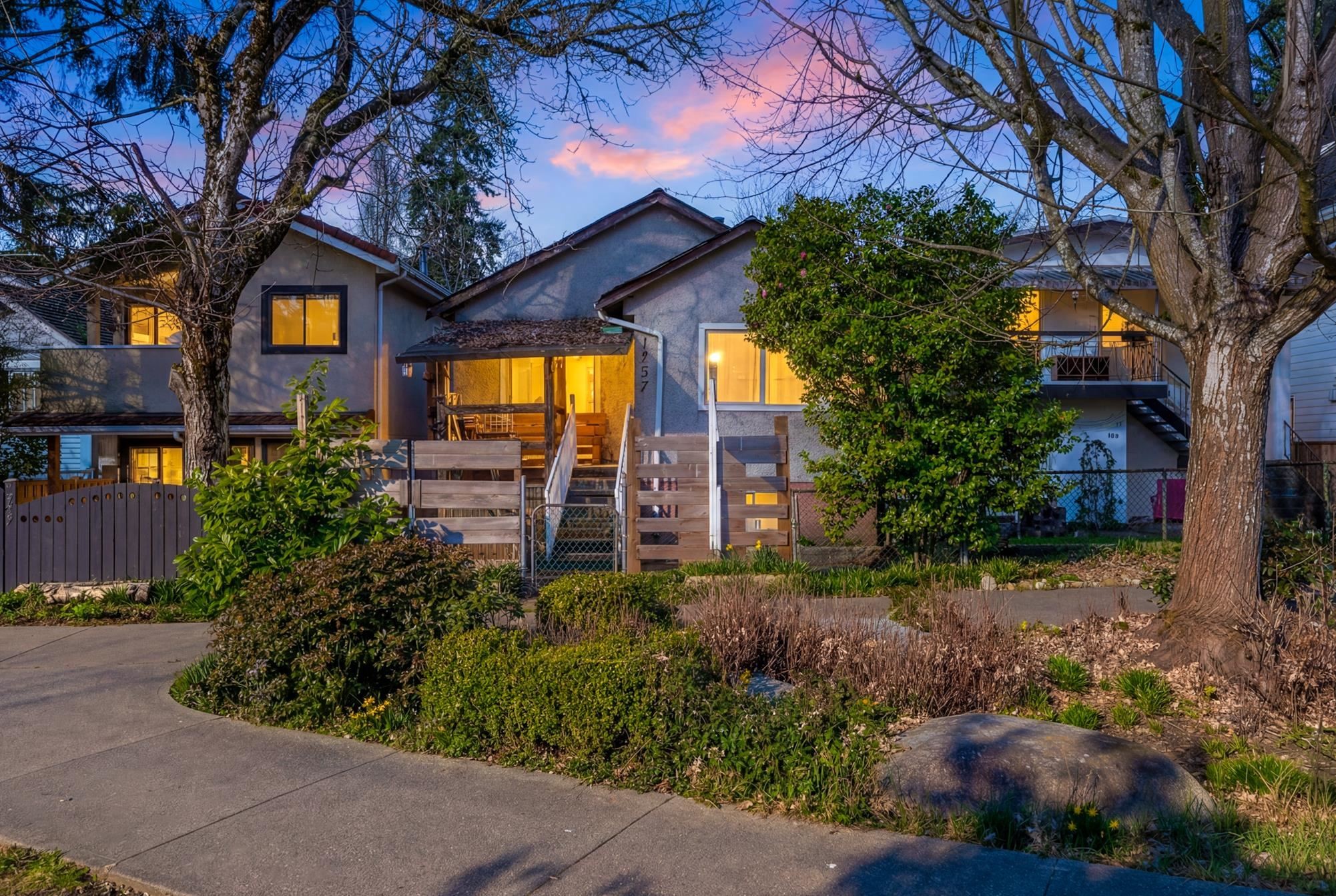 1757 8Th Avenue E, Vancouver, BC