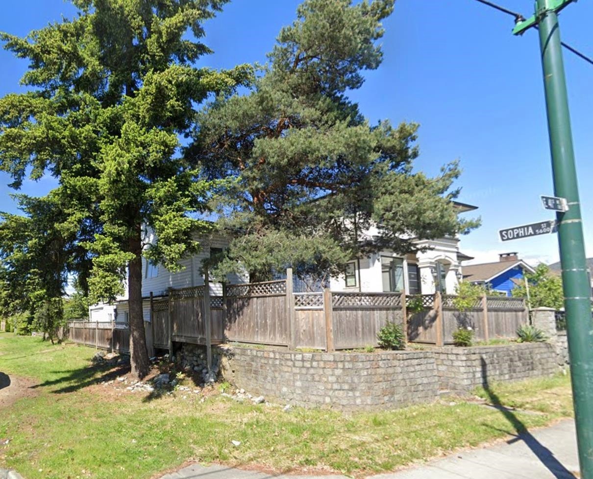 301 41St Avenue E, Vancouver, BC