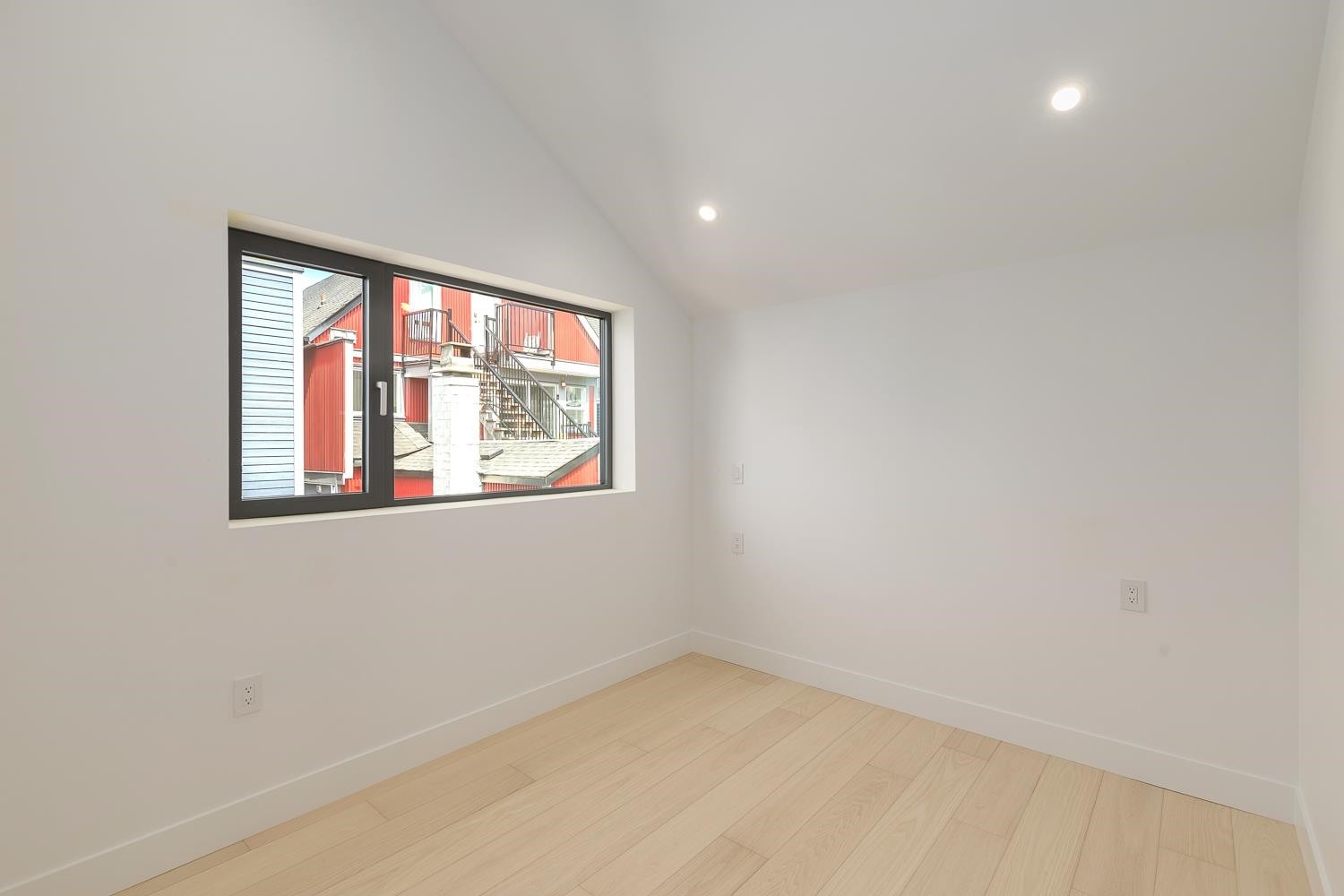 22 14Th Avenue W, Vancouver, BC