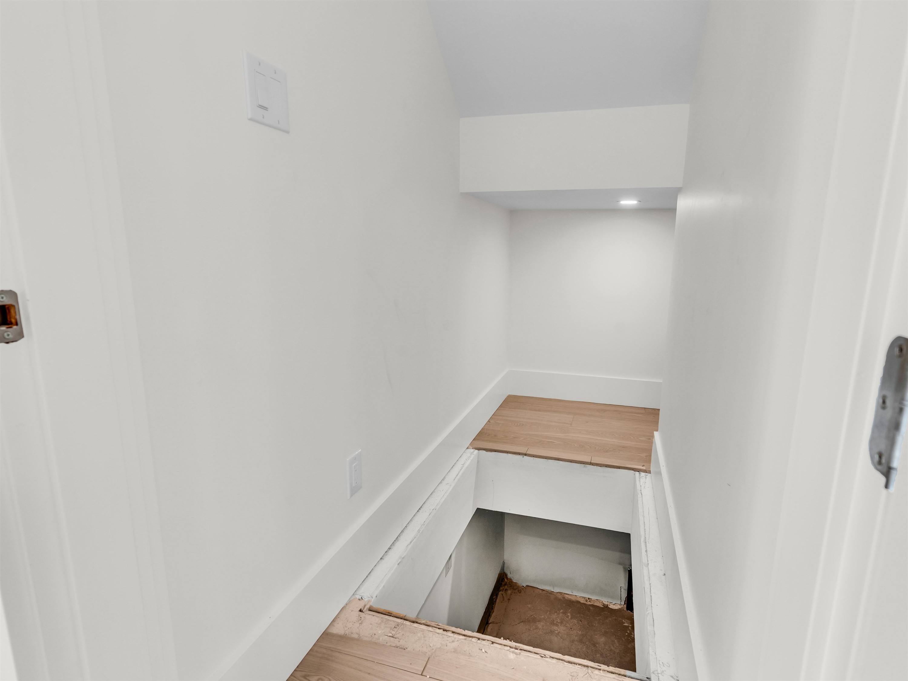 2566 2Nd Avenue W, Vancouver, BC