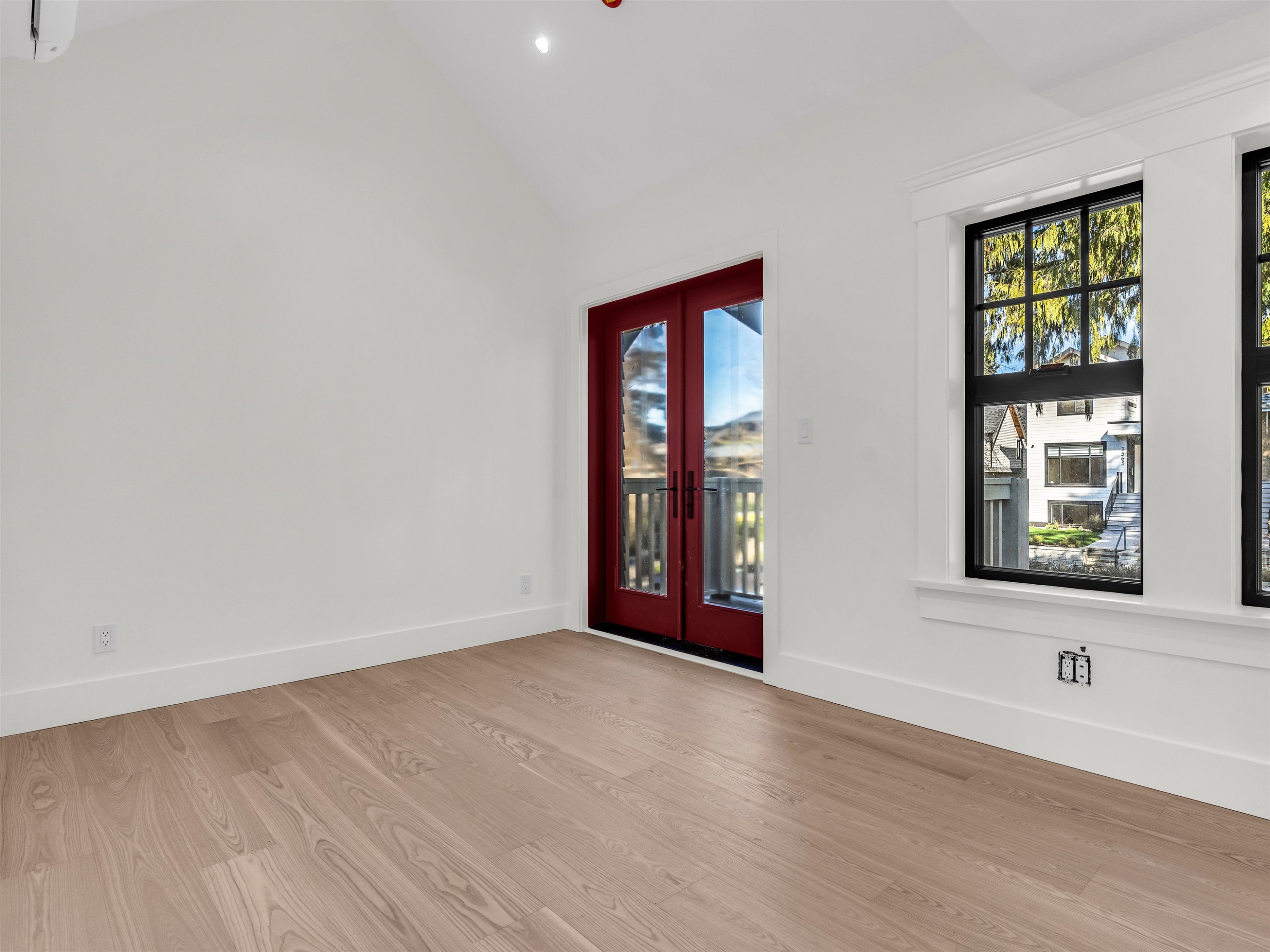 2566 2Nd Avenue W, Vancouver, BC