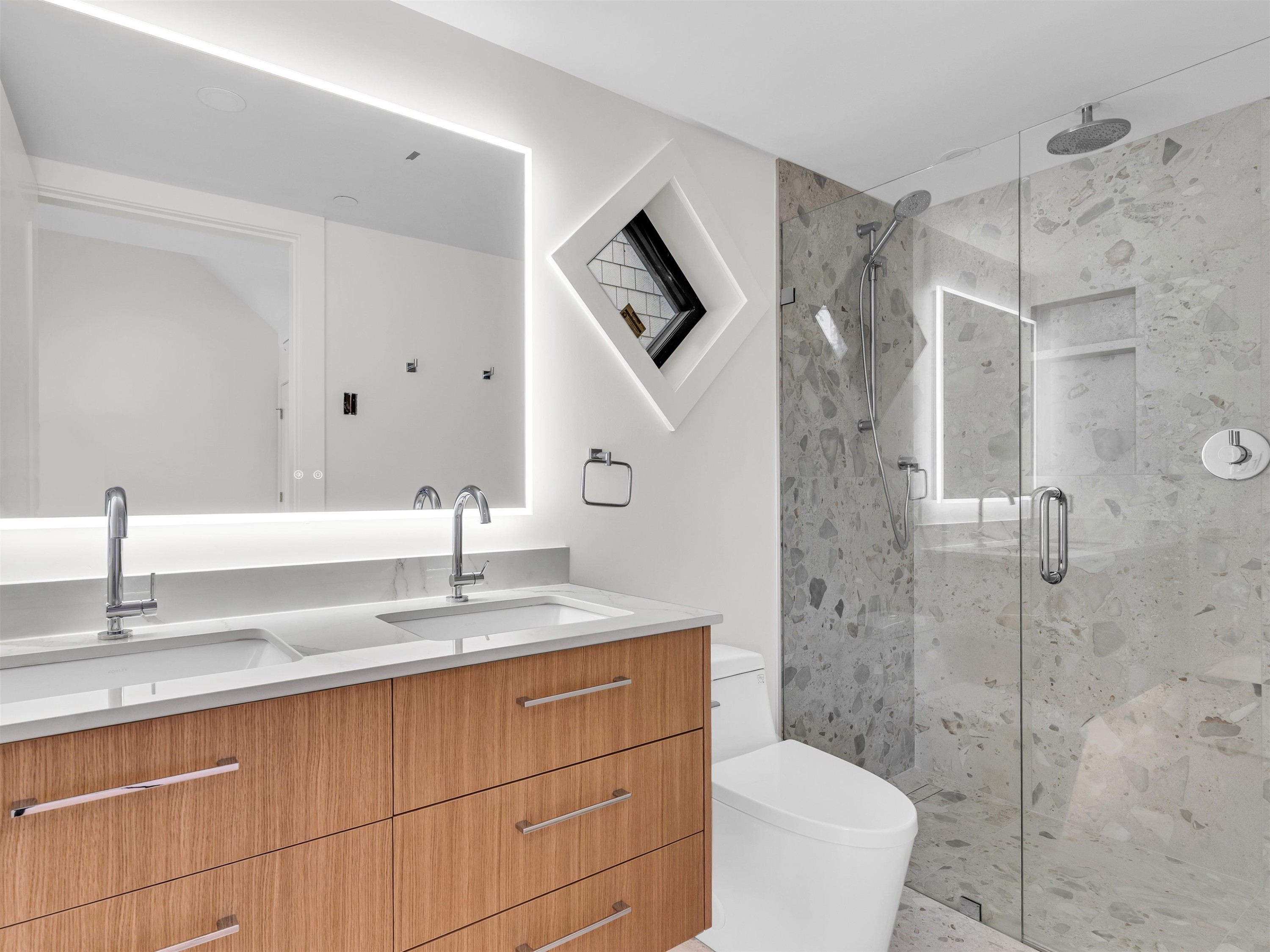 2566 2Nd Avenue W, Vancouver, BC