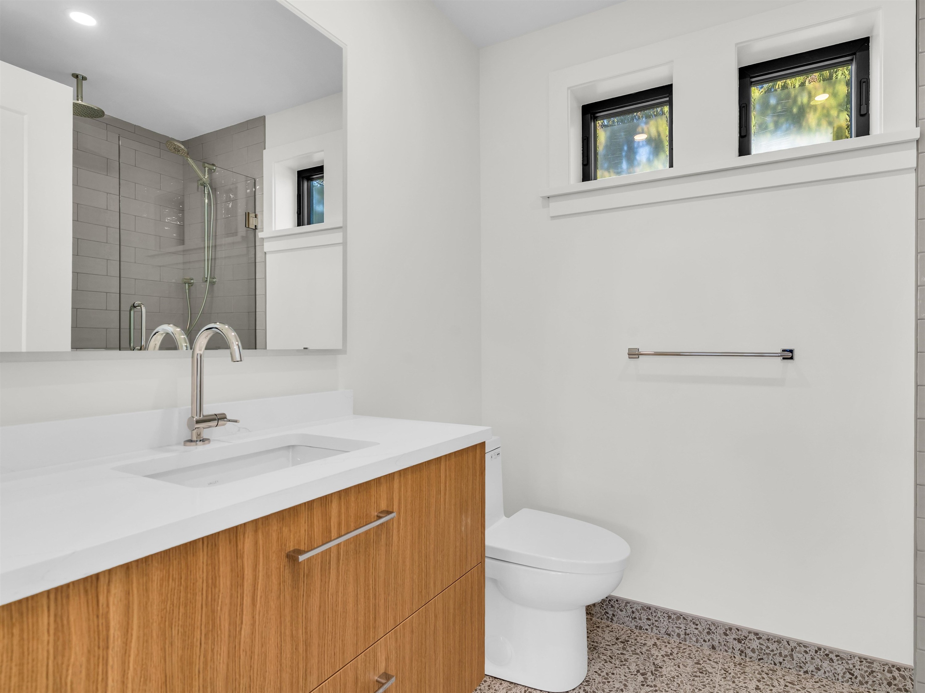 2566 2Nd Avenue W, Vancouver, BC