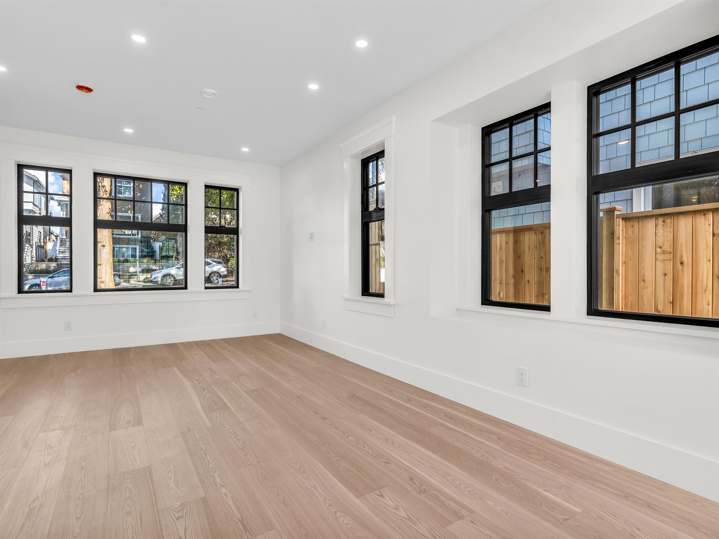 2566 2Nd Avenue W, Vancouver, BC
