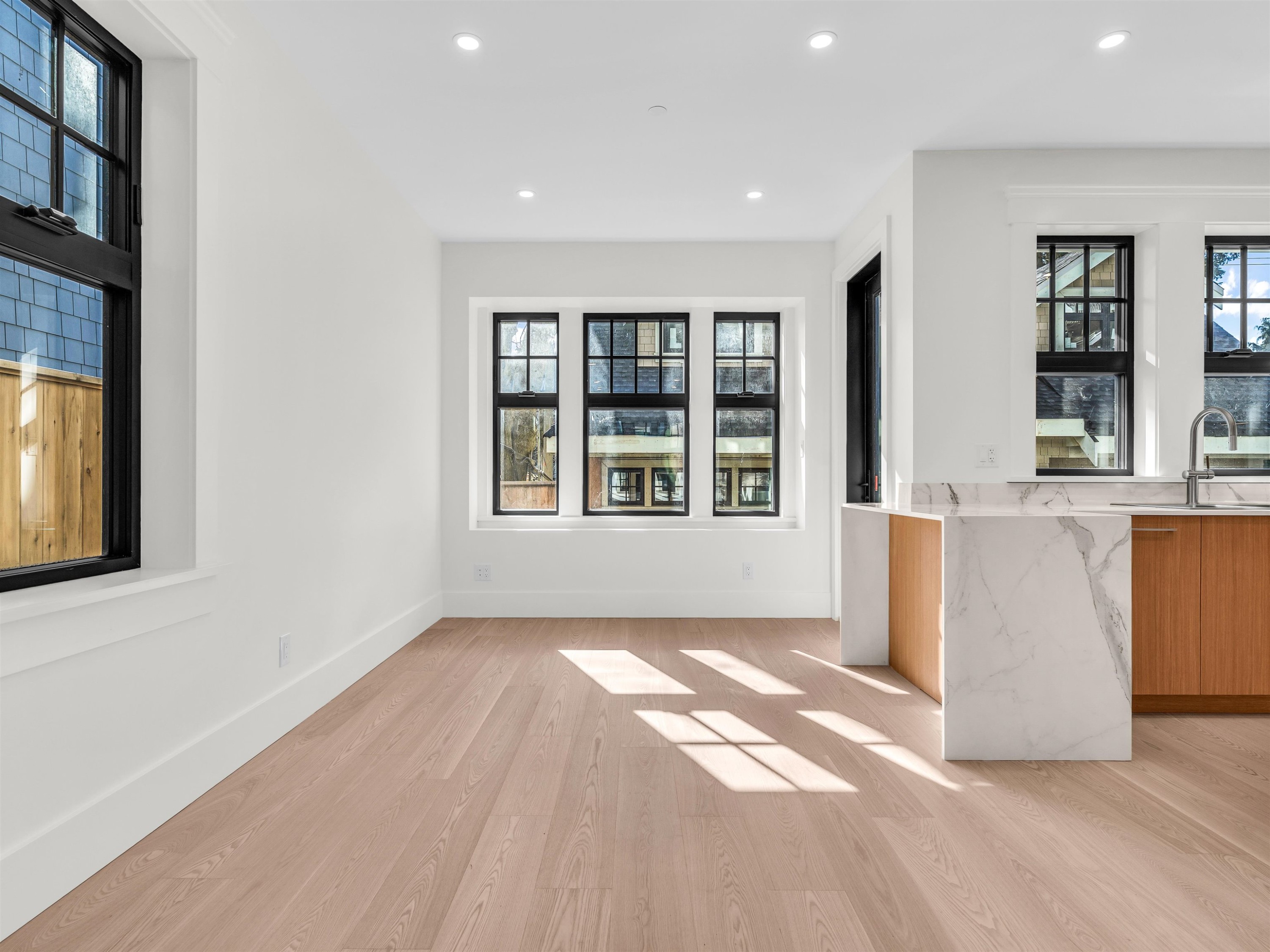 2566 2Nd Avenue W, Vancouver, BC
